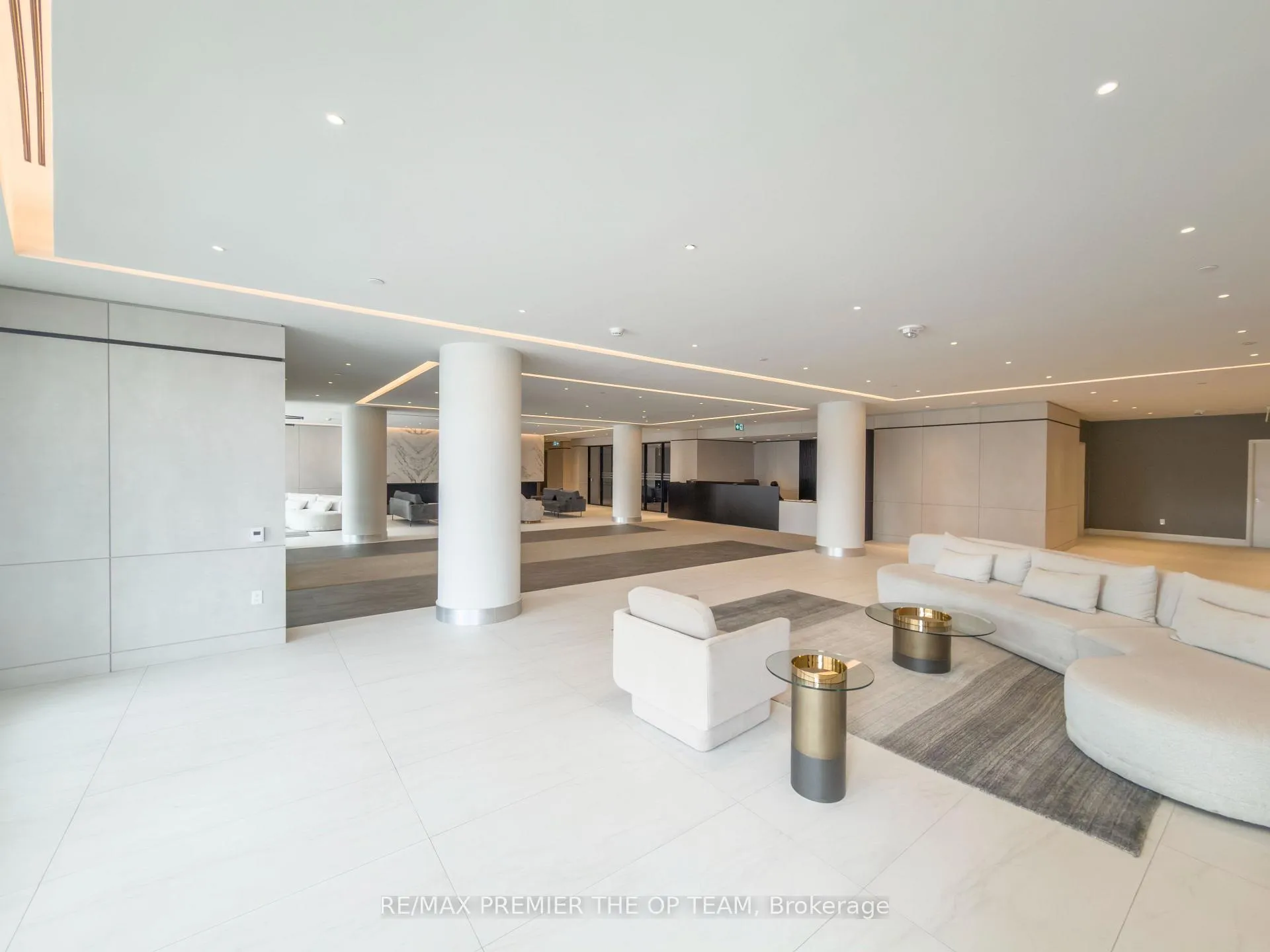 Photo 4 of Unit 403, 30 Upper Mall Way, Vaughan, Brownridge — HOMEH