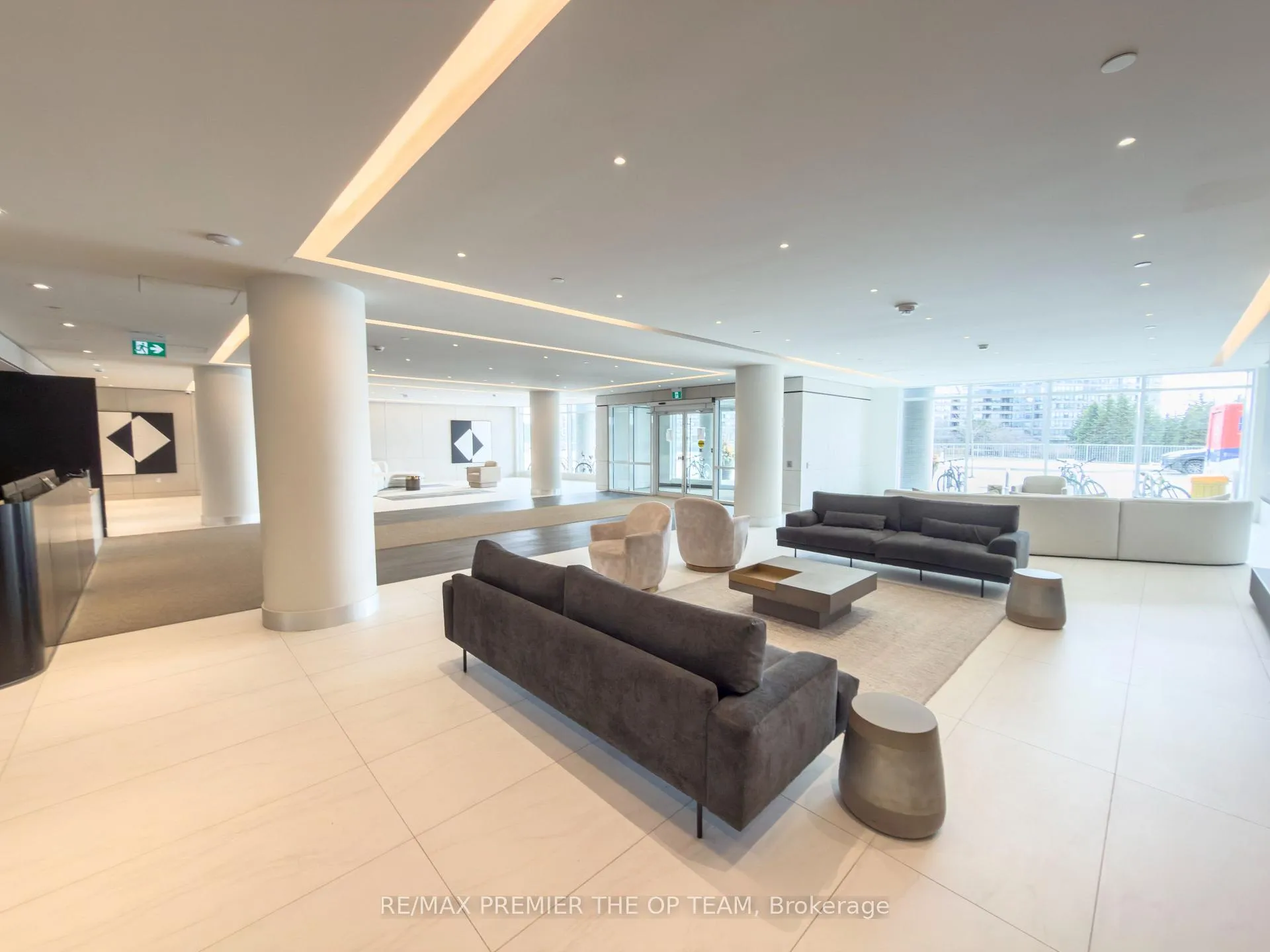 Photo 5 of Unit 403, 30 Upper Mall Way, Vaughan, Brownridge — HOMEH