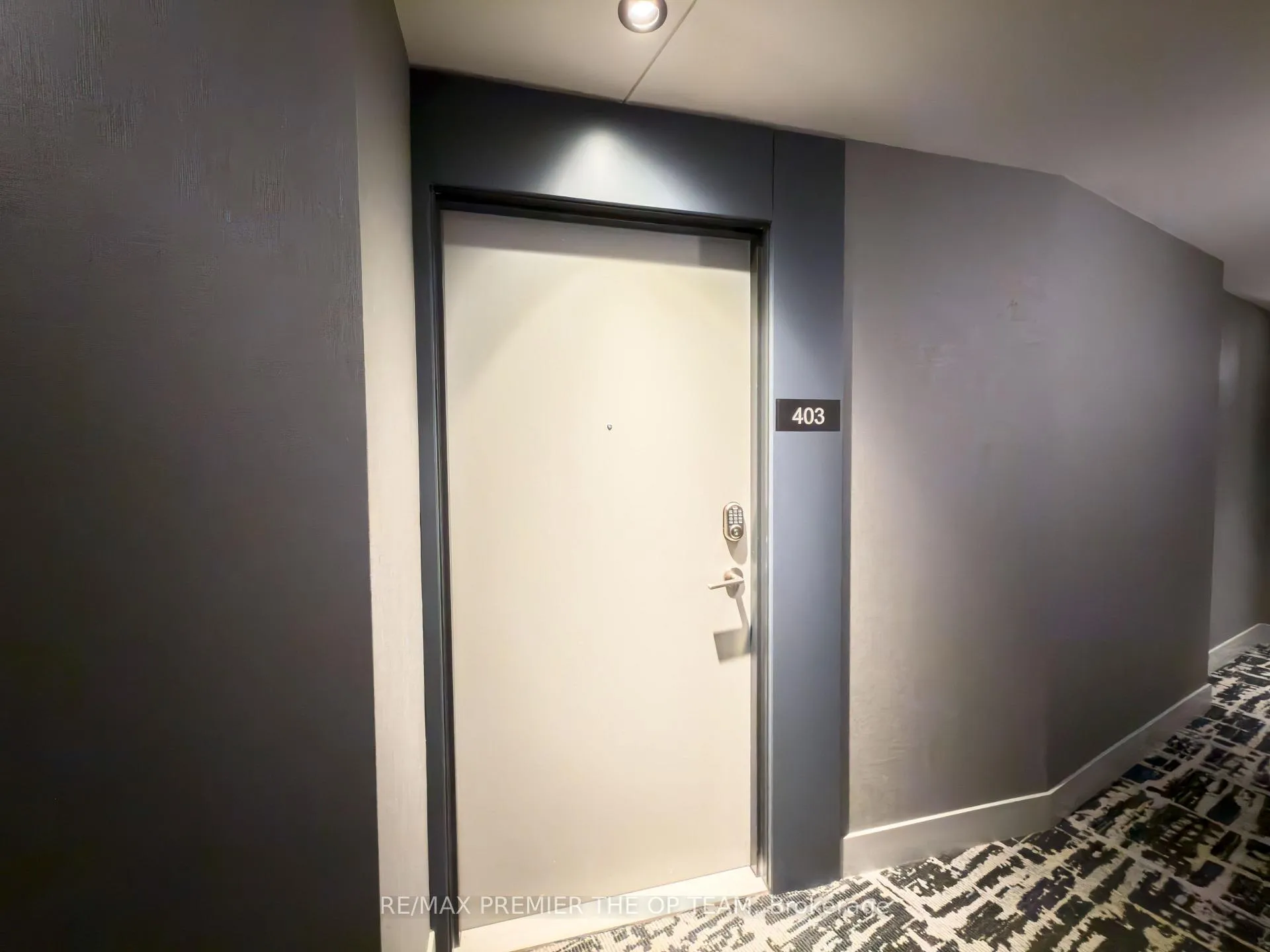 Photo 7 of Unit 403, 30 Upper Mall Way, Vaughan, Brownridge — HOMEH