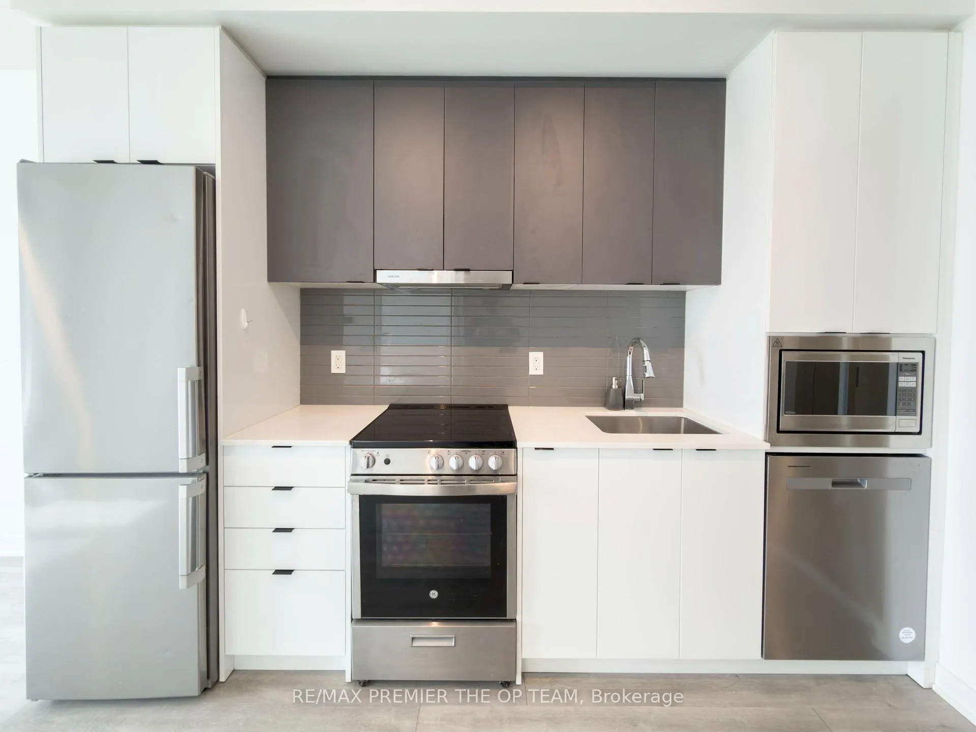 Photo 8 of Unit 403, 30 Upper Mall Way, Vaughan, Brownridge — HOMEH