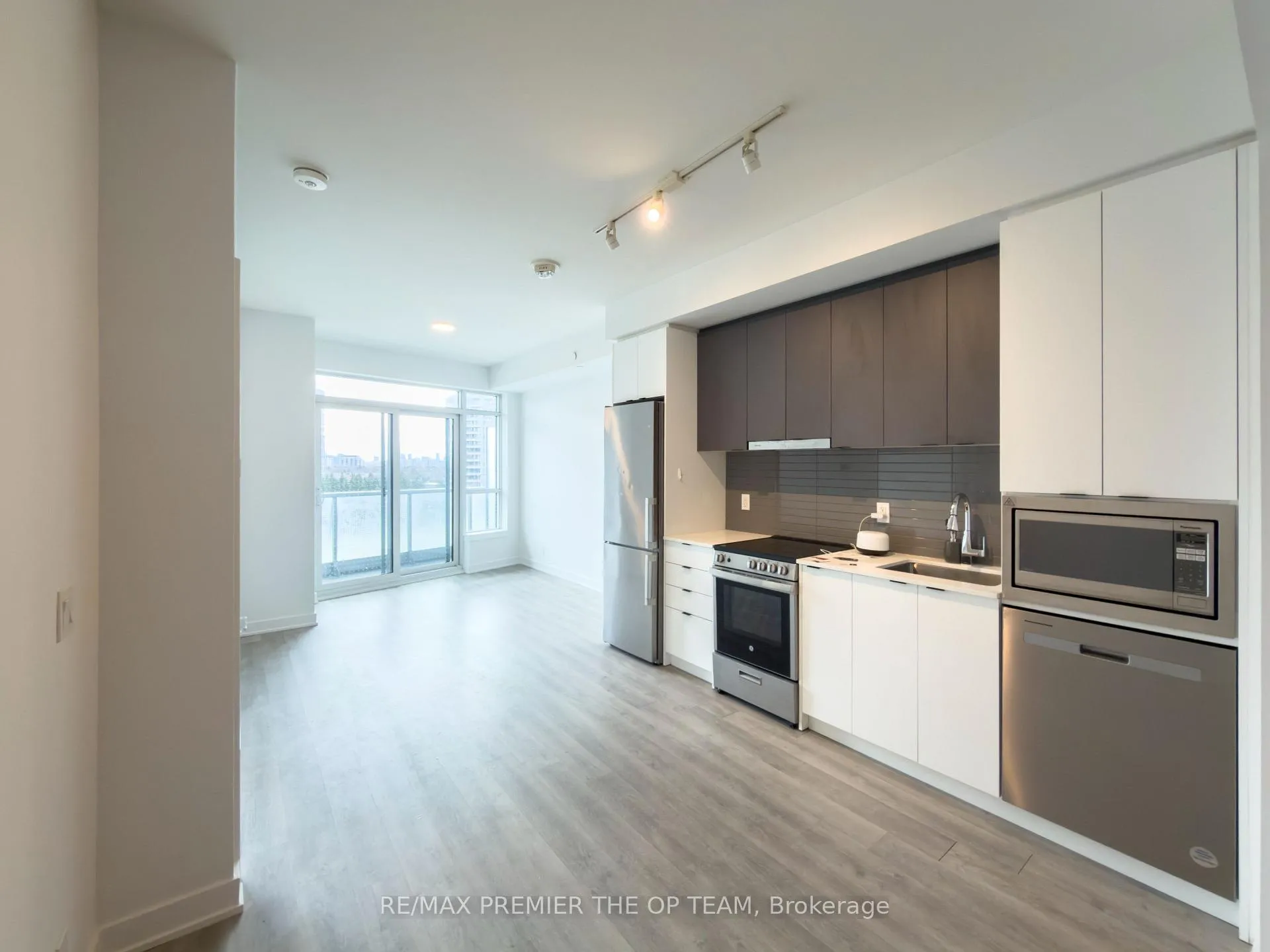 Photo 11 of Unit 403, 30 Upper Mall Way, Vaughan, Brownridge — HOMEH