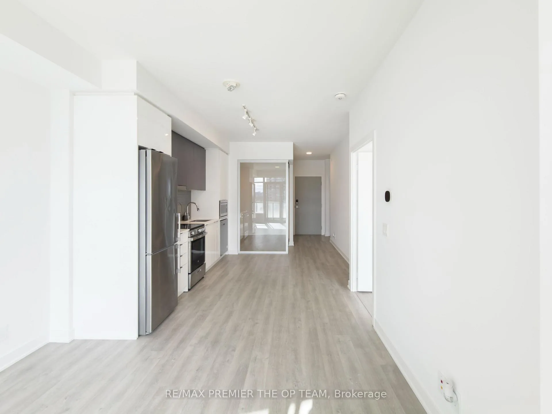 Photo 12 of Unit 403, 30 Upper Mall Way, Vaughan, Brownridge — HOMEH