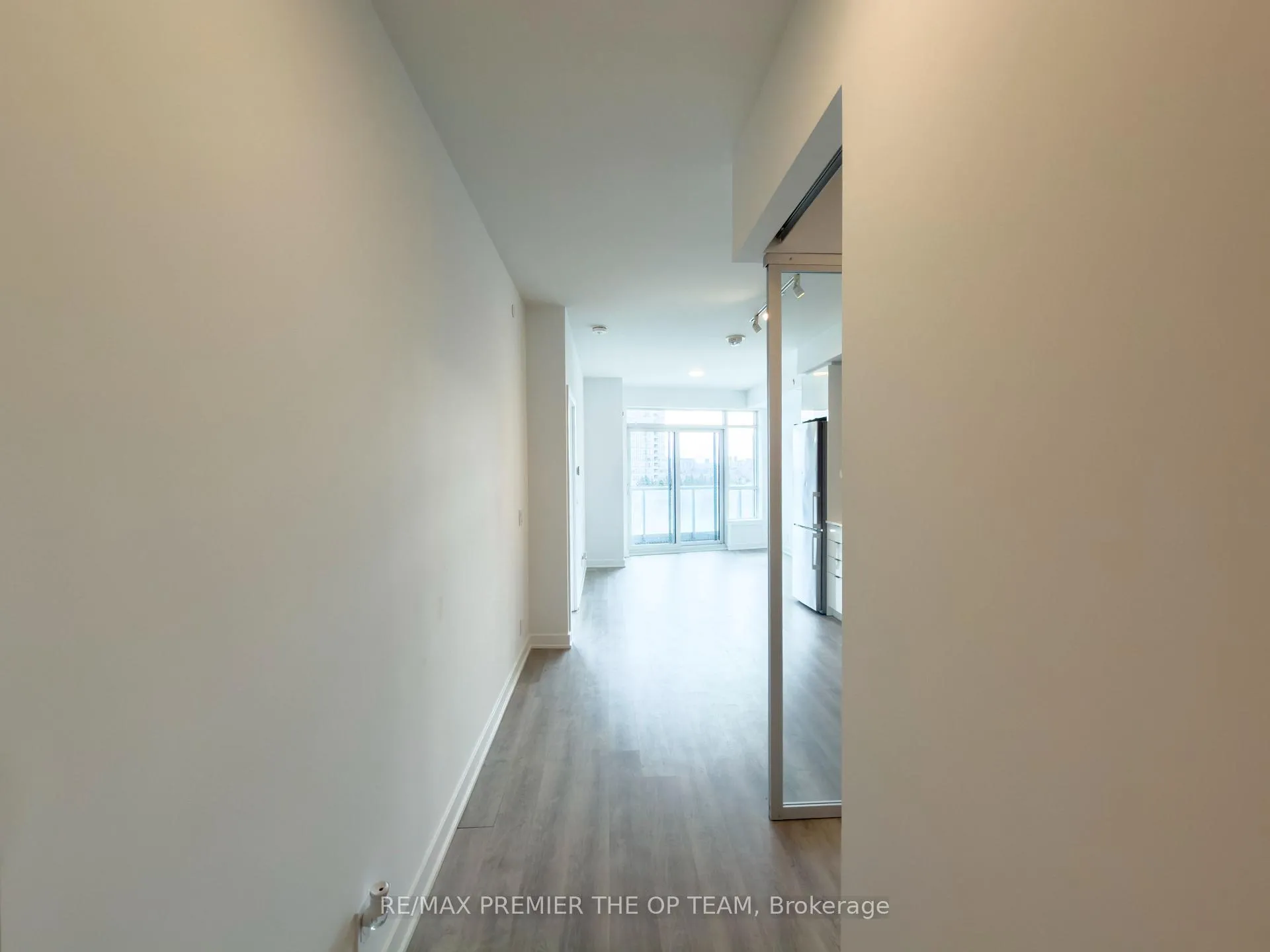 Photo 14 of Unit 403, 30 Upper Mall Way, Vaughan, Brownridge — HOMEH