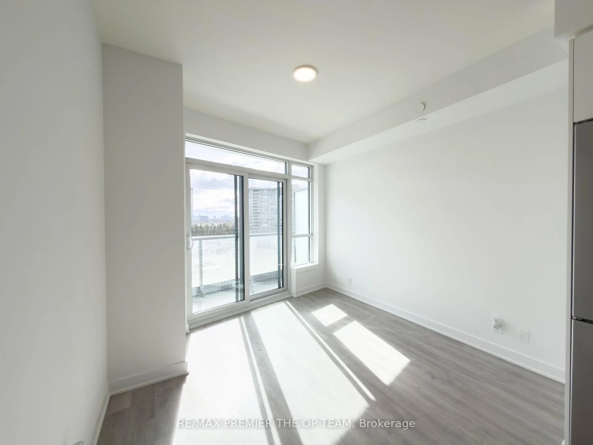 Photo 15 of Unit 403, 30 Upper Mall Way, Vaughan, Brownridge — HOMEH