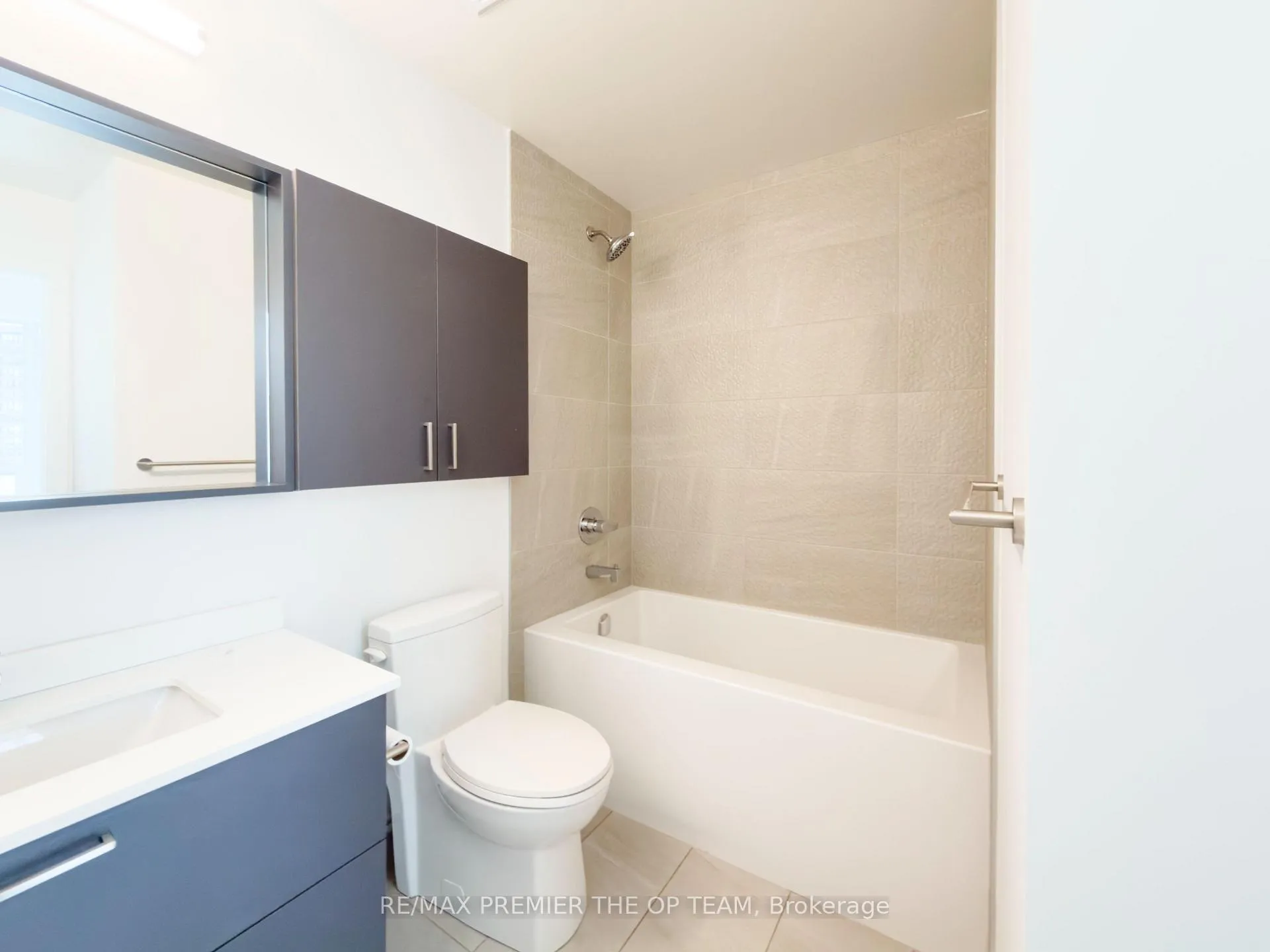 Photo 20 of Unit 403, 30 Upper Mall Way, Vaughan, Brownridge — HOMEH
