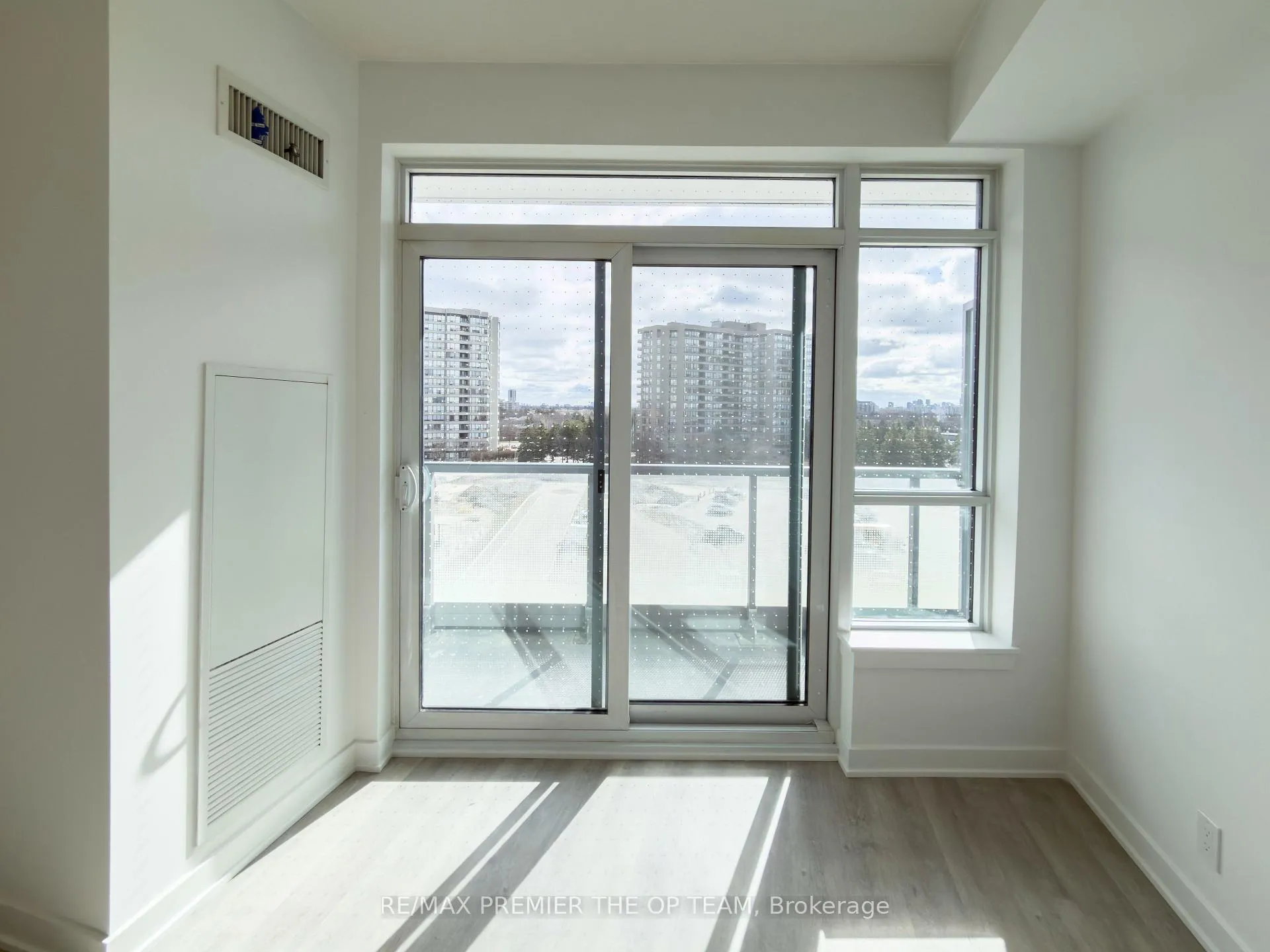 Photo 25 of Unit 403, 30 Upper Mall Way, Vaughan, Brownridge — HOMEH