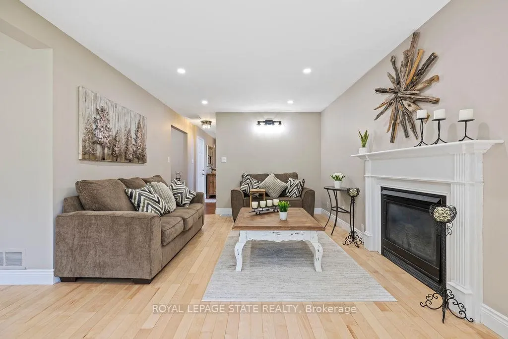 Photo 13 of 16 Linington Trail, Hamilton, Dundas — HOMEH
