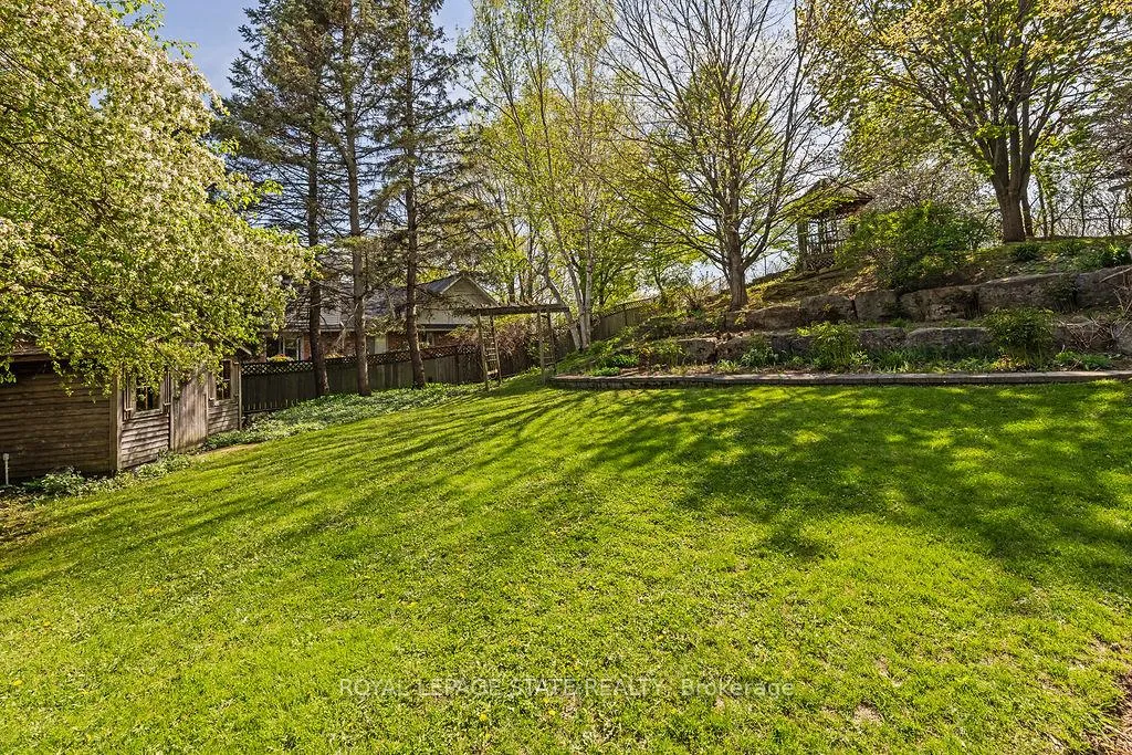Photo 34 of 16 Linington Trail, Hamilton, Dundas — HOMEH