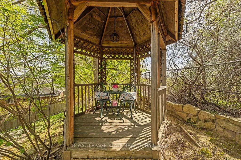 Photo 35 of 16 Linington Trail, Hamilton, Dundas — HOMEH