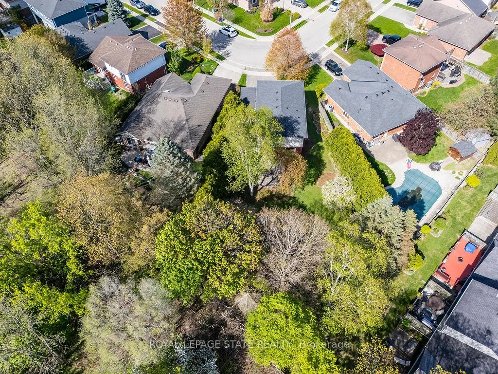 Photo 43 of 16 Linington Trail, Hamilton, Dundas — HOMEH
