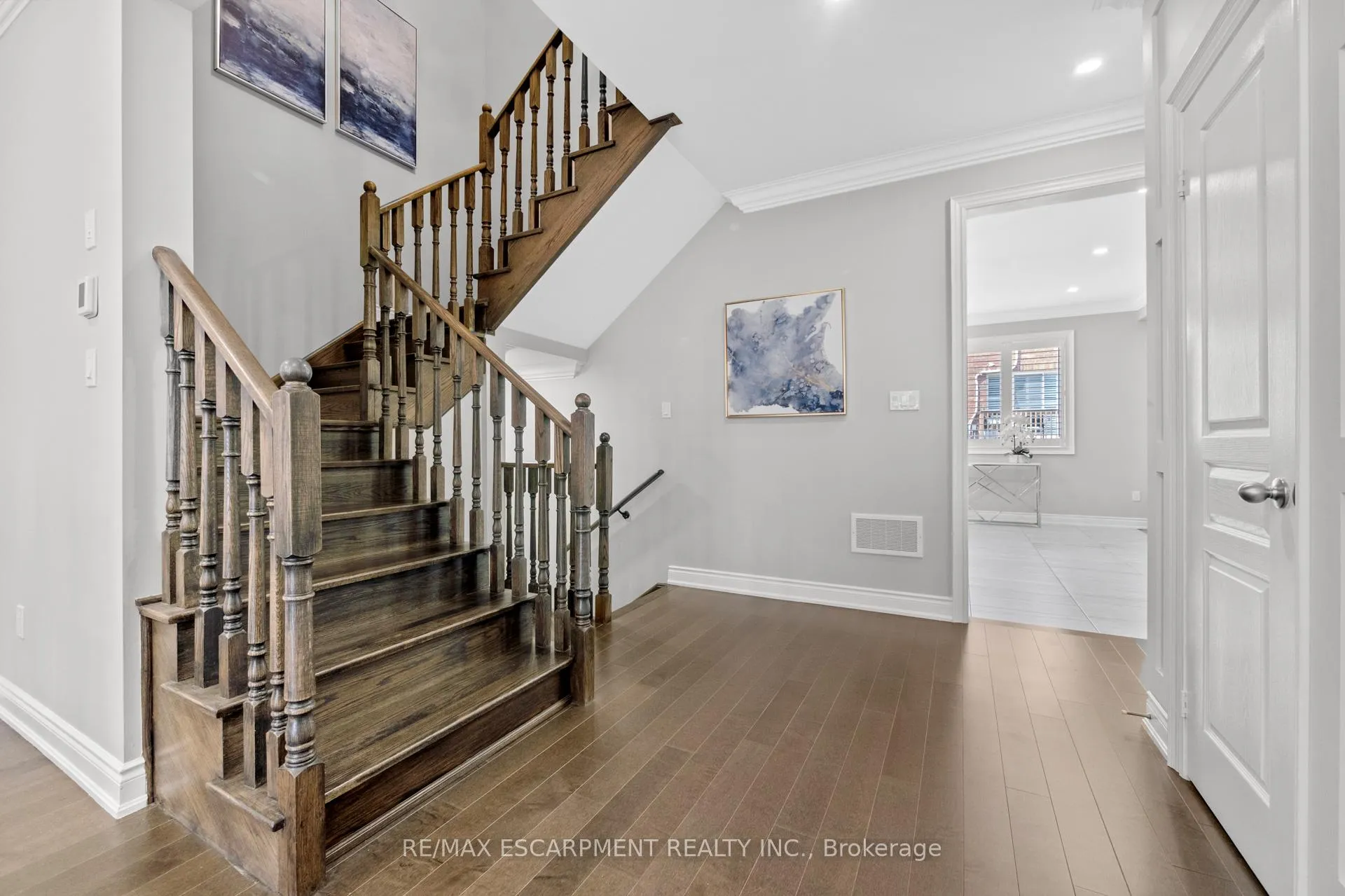 Photo 10 of 107 Avanti Crescent, Hamilton, Waterdown — HOMEH