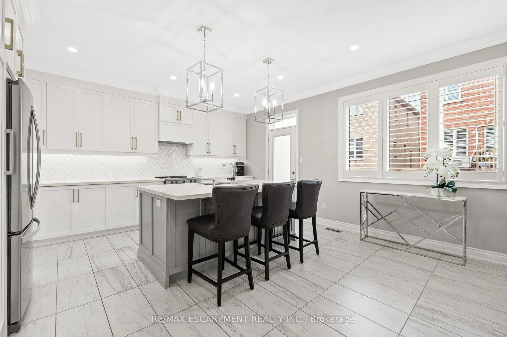 Photo 12 of 107 Avanti Crescent, Hamilton, Waterdown — HOMEH