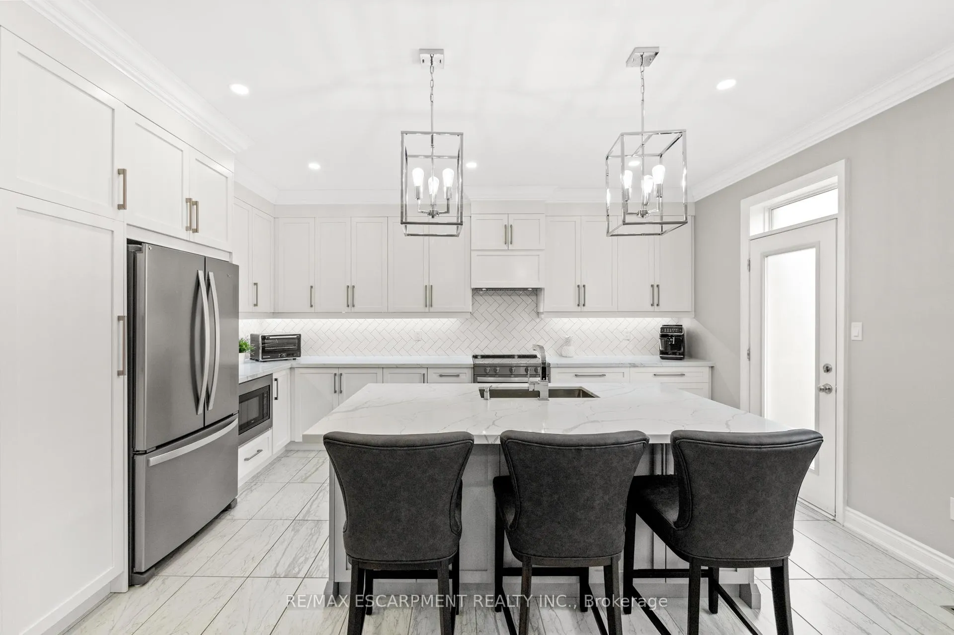 Photo 13 of 107 Avanti Crescent, Hamilton, Waterdown — HOMEH