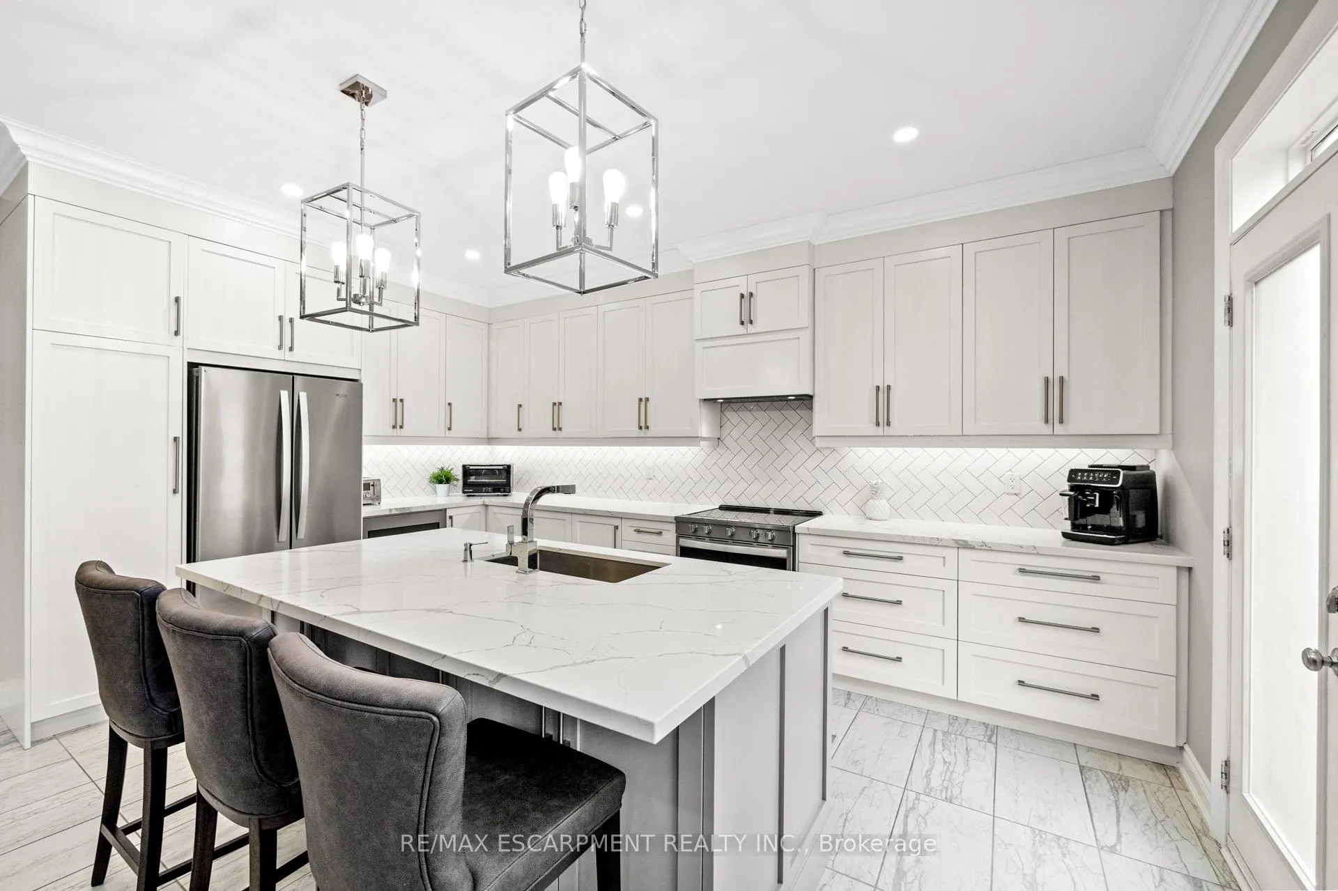 Photo 14 of 107 Avanti Crescent, Hamilton, Waterdown — HOMEH