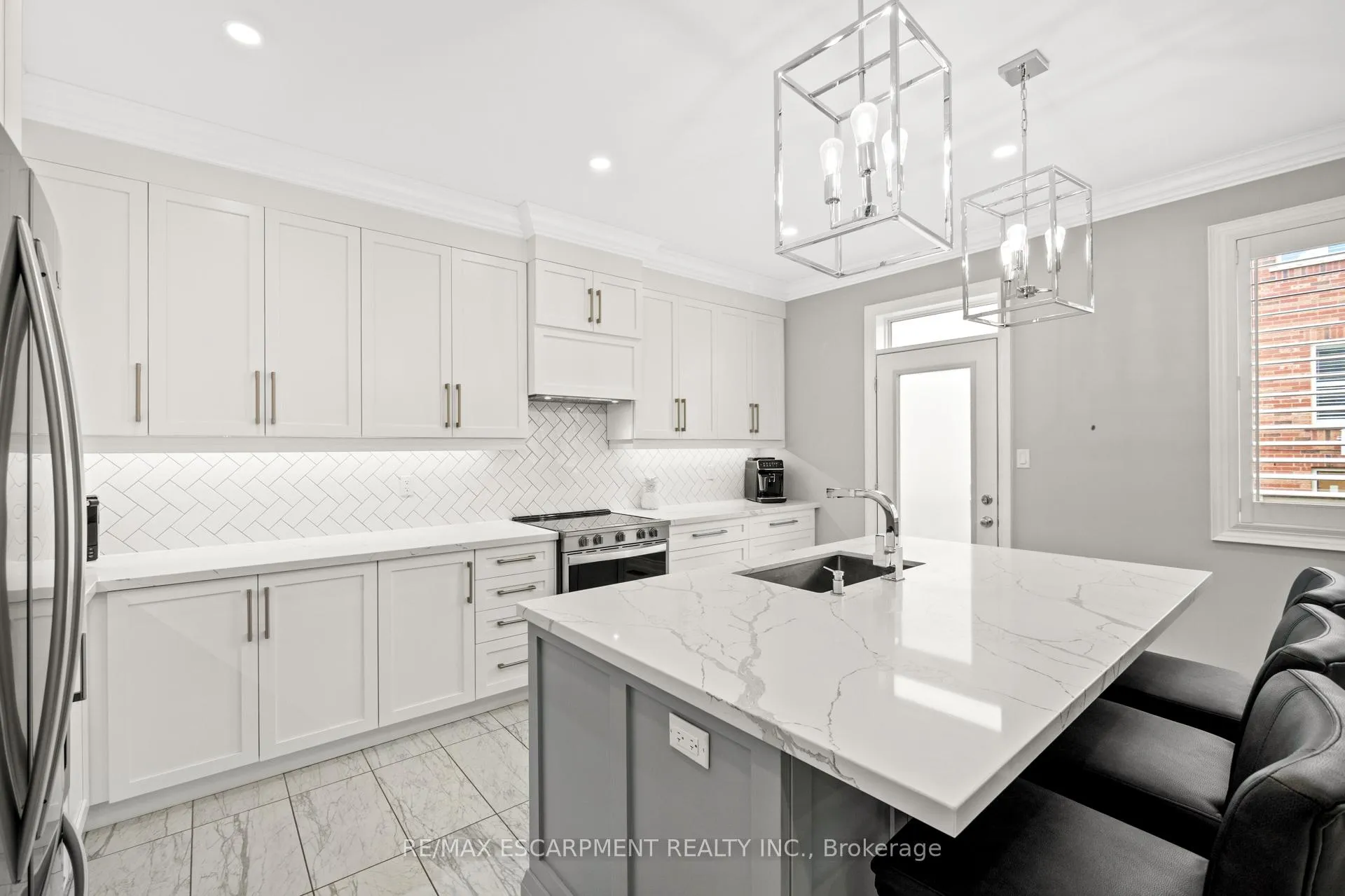 Photo 15 of 107 Avanti Crescent, Hamilton, Waterdown — HOMEH