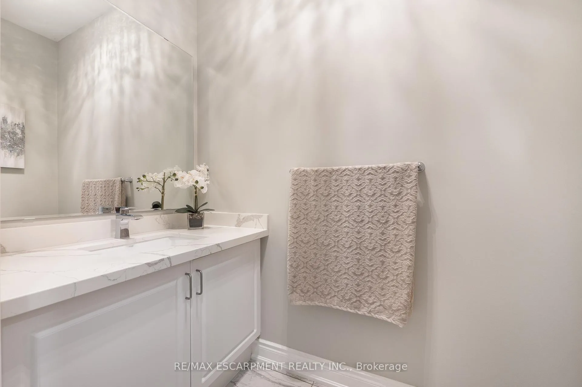 Photo 22 of 107 Avanti Crescent, Hamilton, Waterdown — HOMEH