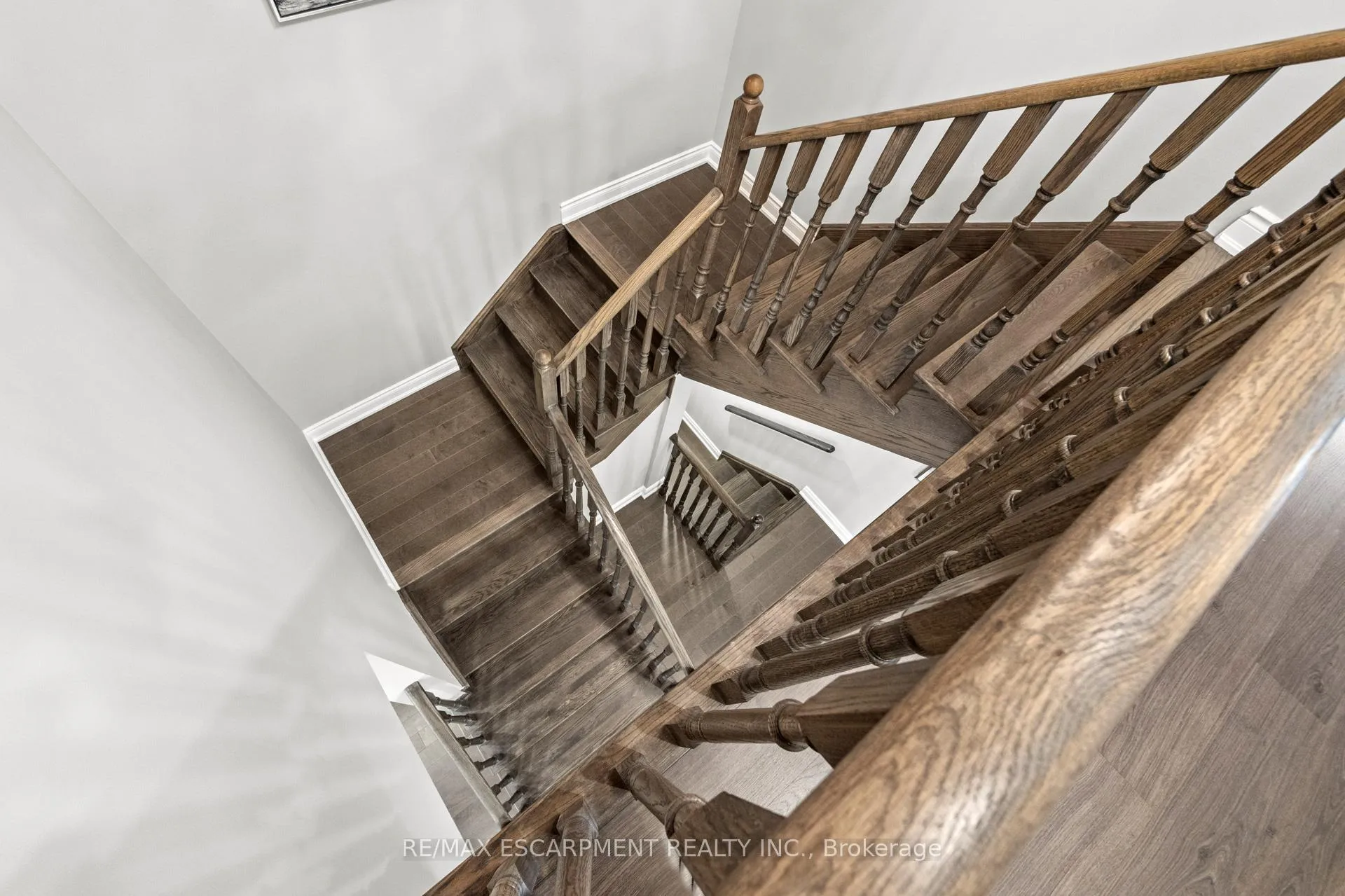 Photo 24 of 107 Avanti Crescent, Hamilton, Waterdown — HOMEH