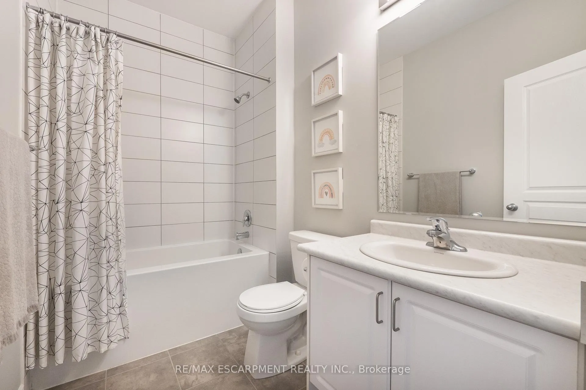 Photo 35 of 107 Avanti Crescent, Hamilton, Waterdown — HOMEH