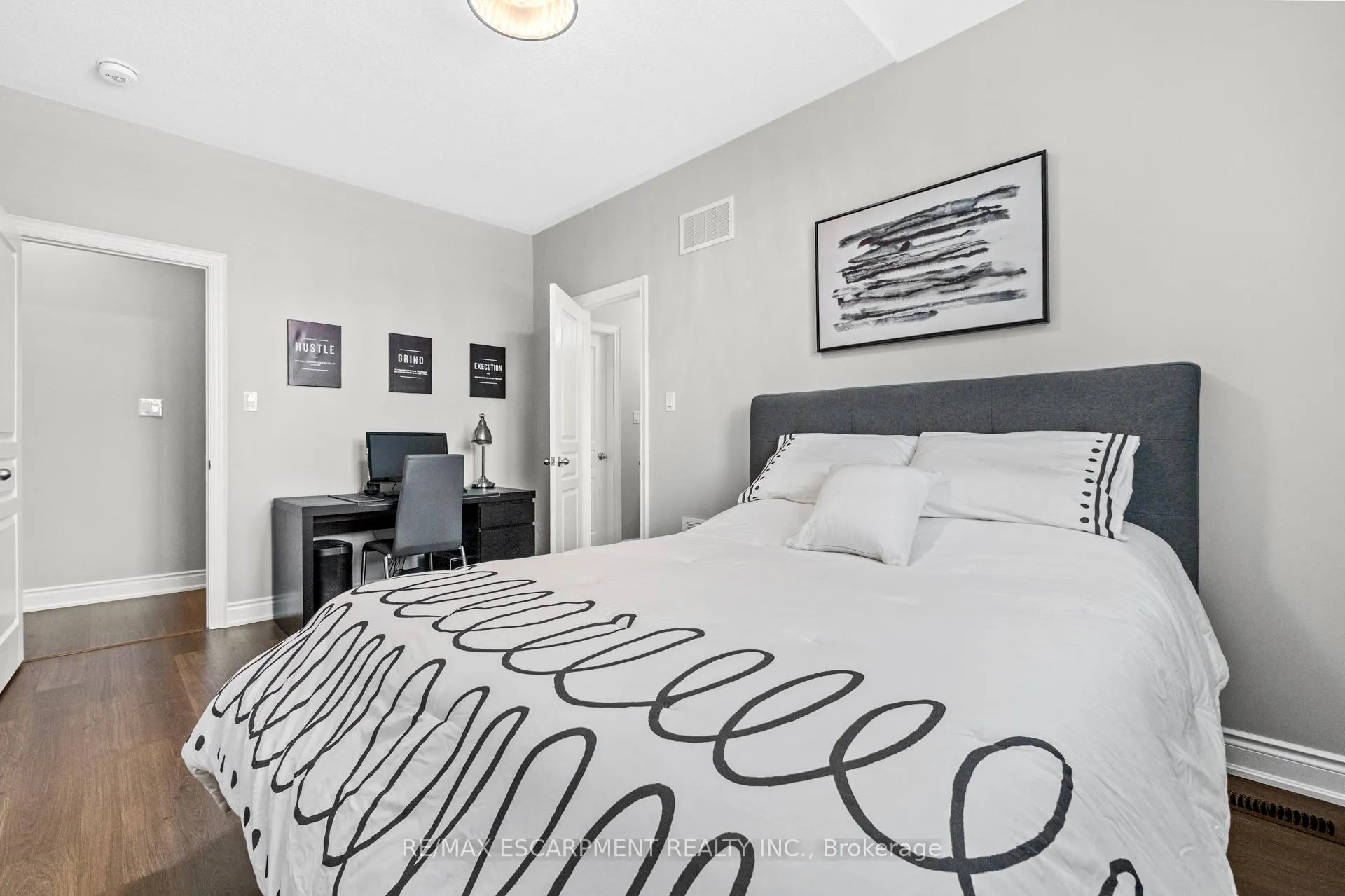 Photo 36 of 107 Avanti Crescent, Hamilton, Waterdown — HOMEH