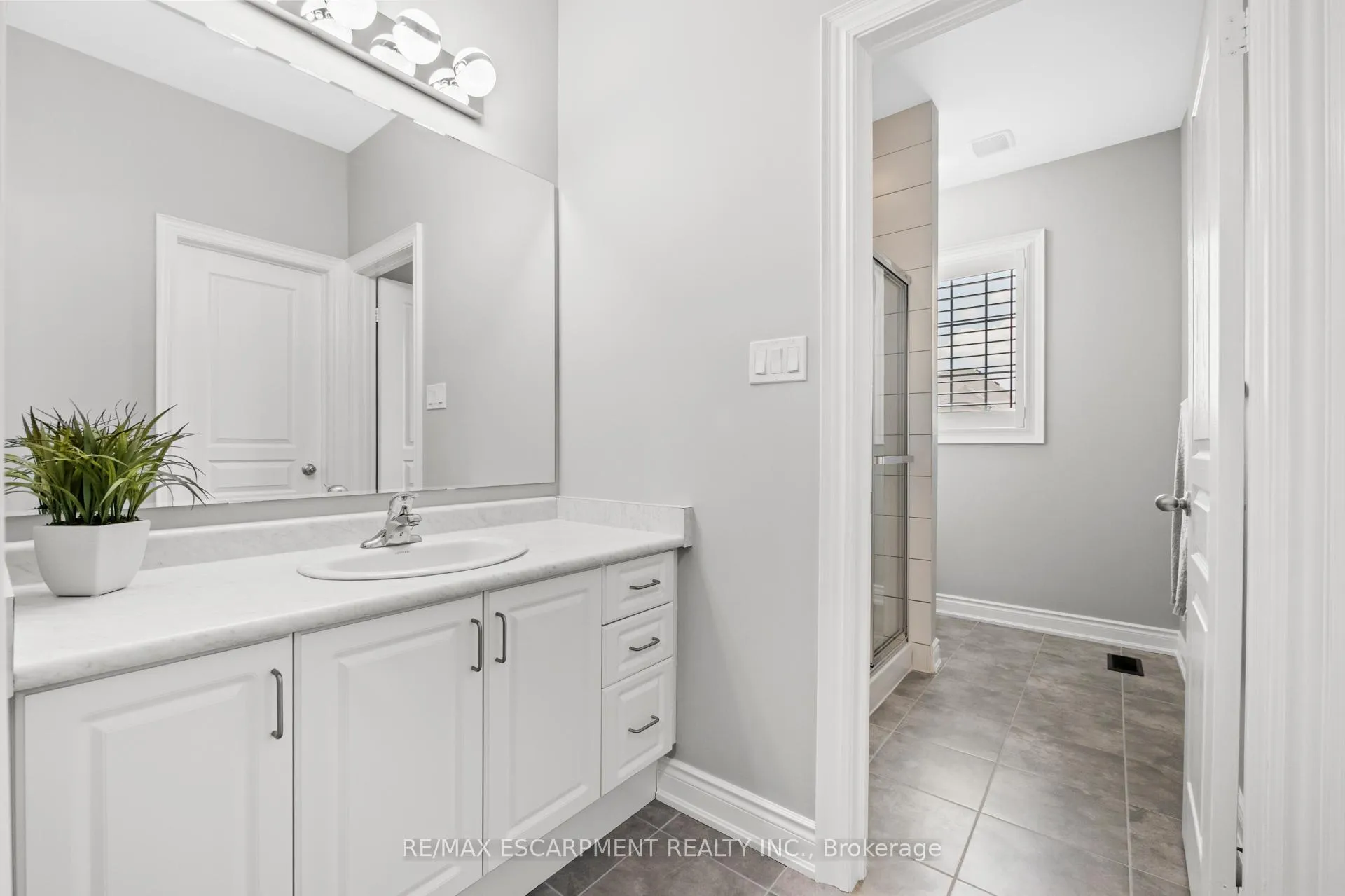 Photo 37 of 107 Avanti Crescent, Hamilton, Waterdown — HOMEH