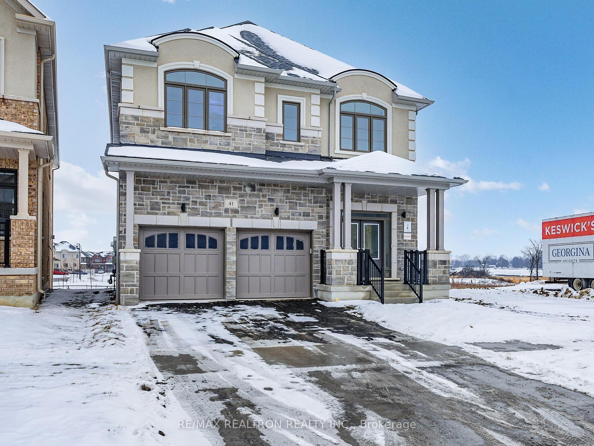 Photo 2 of 41 Donald Ingram Crescent, Georgina, Keswick North — HOMEH