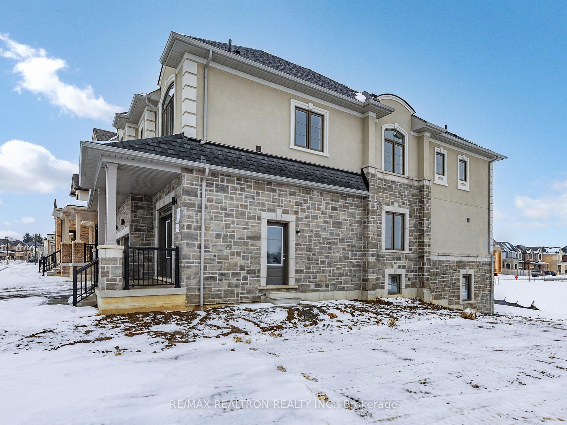 Photo 3 of 41 Donald Ingram Crescent, Georgina, Keswick North — HOMEH