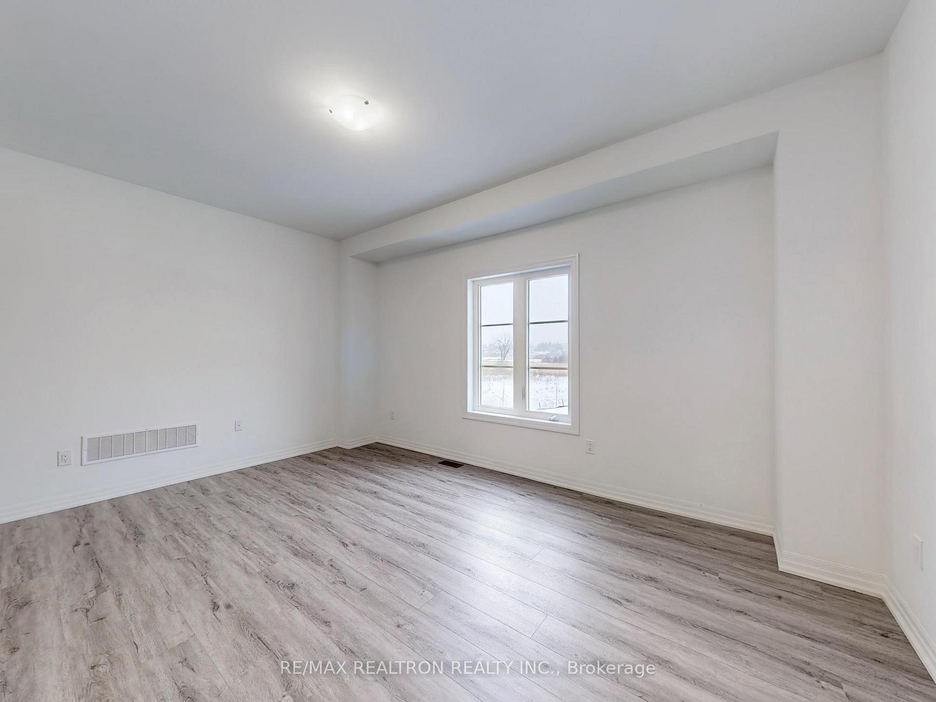 Photo 4 of 41 Donald Ingram Crescent, Georgina, Keswick North — HOMEH