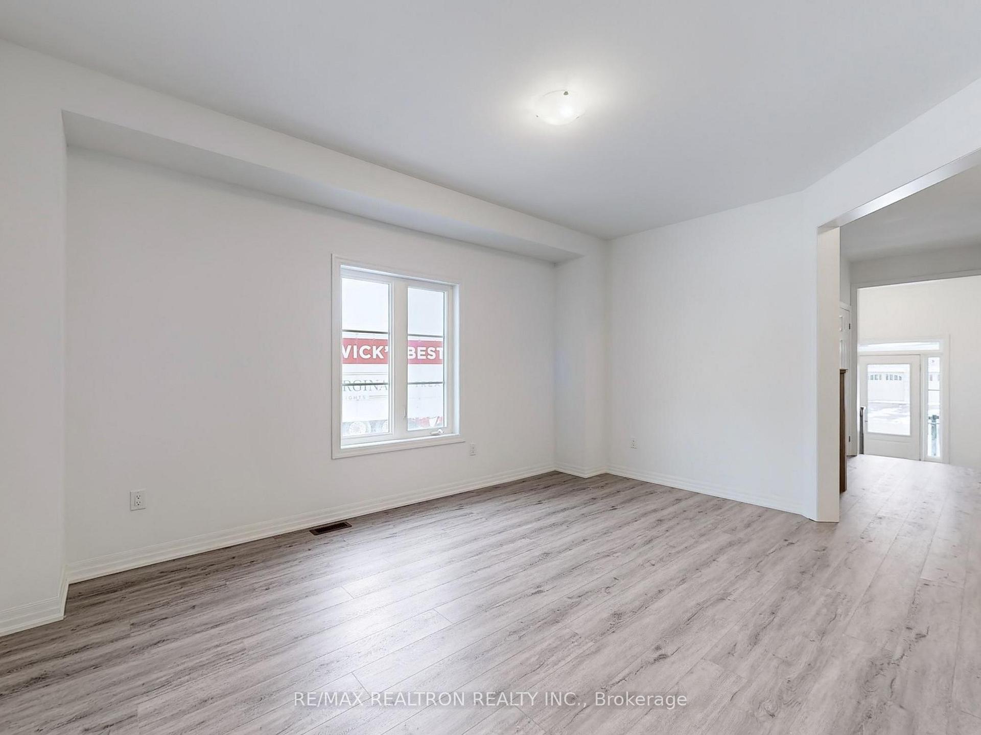 Photo 5 of 41 Donald Ingram Crescent, Georgina, Keswick North — HOMEH