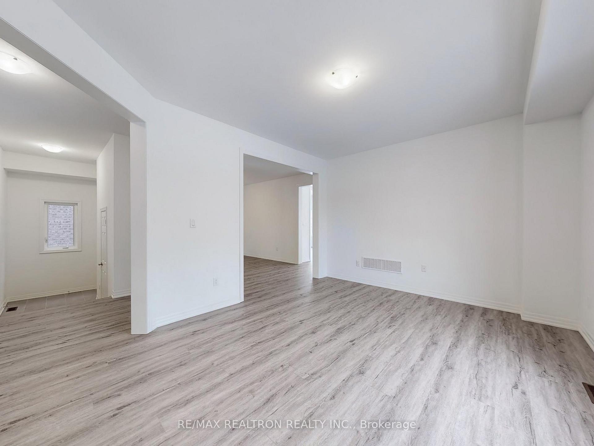 Photo 6 of 41 Donald Ingram Crescent, Georgina, Keswick North — HOMEH