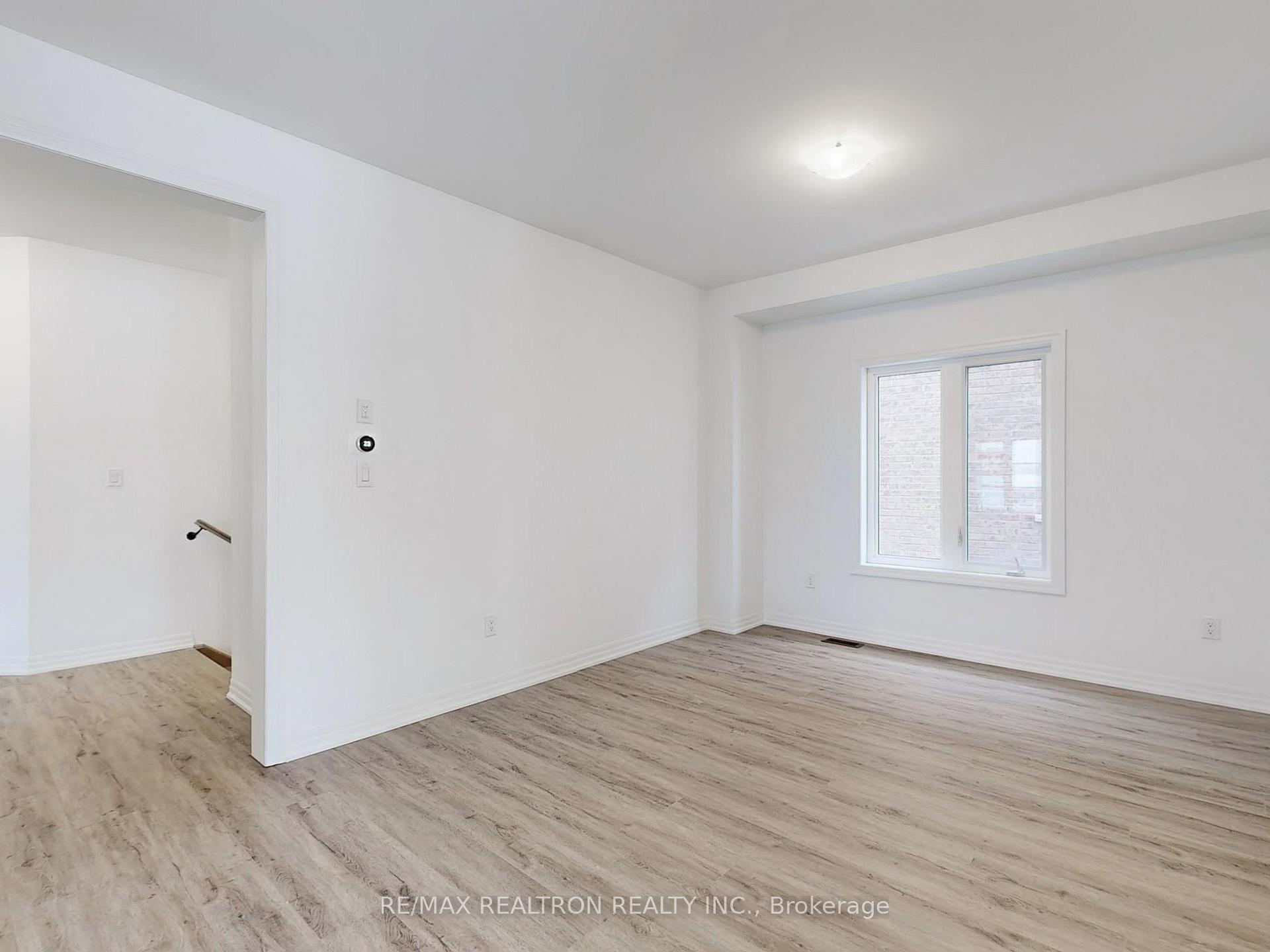 Photo 10 of 41 Donald Ingram Crescent, Georgina, Keswick North — HOMEH