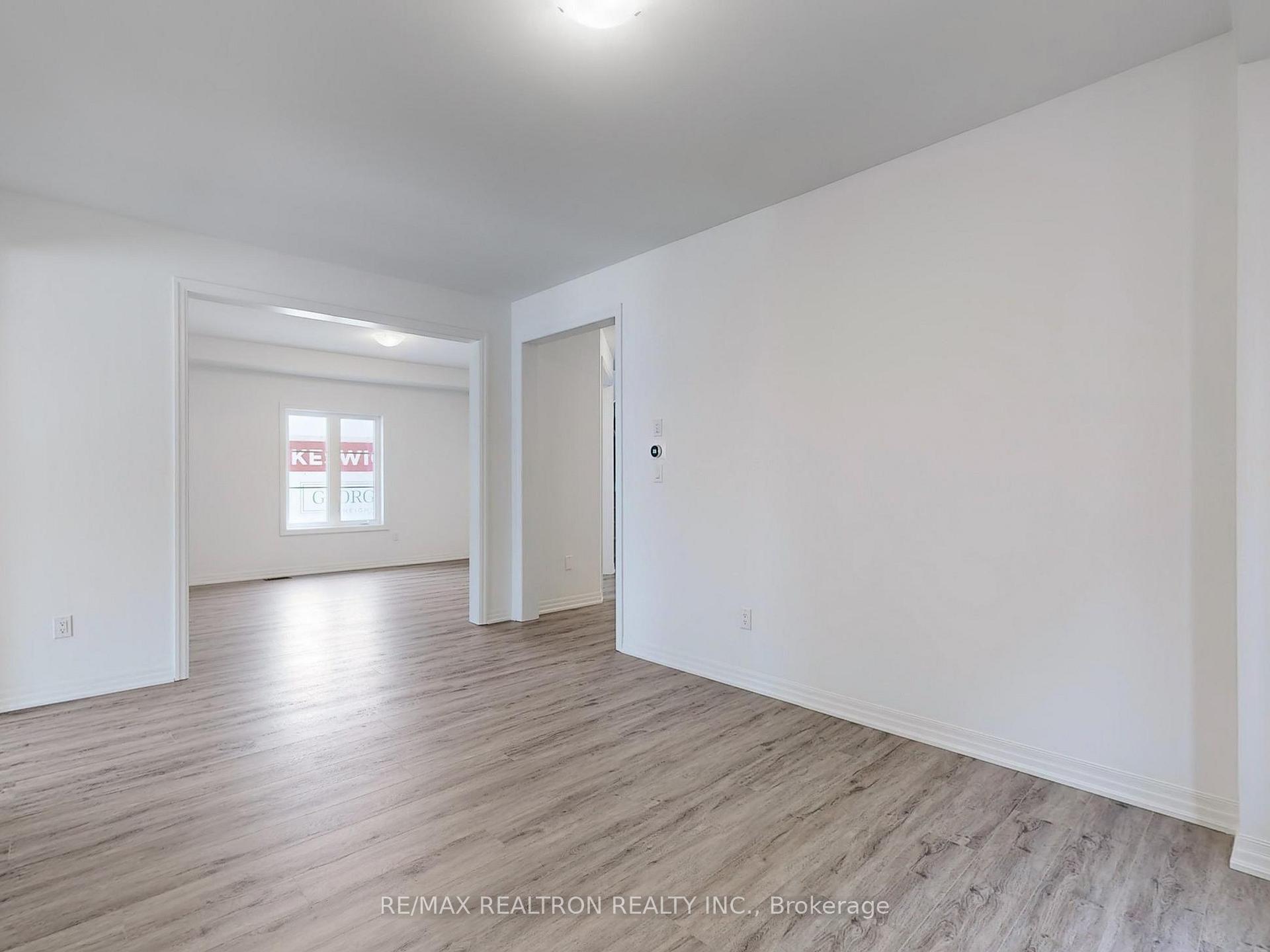 Photo 11 of 41 Donald Ingram Crescent, Georgina, Keswick North — HOMEH