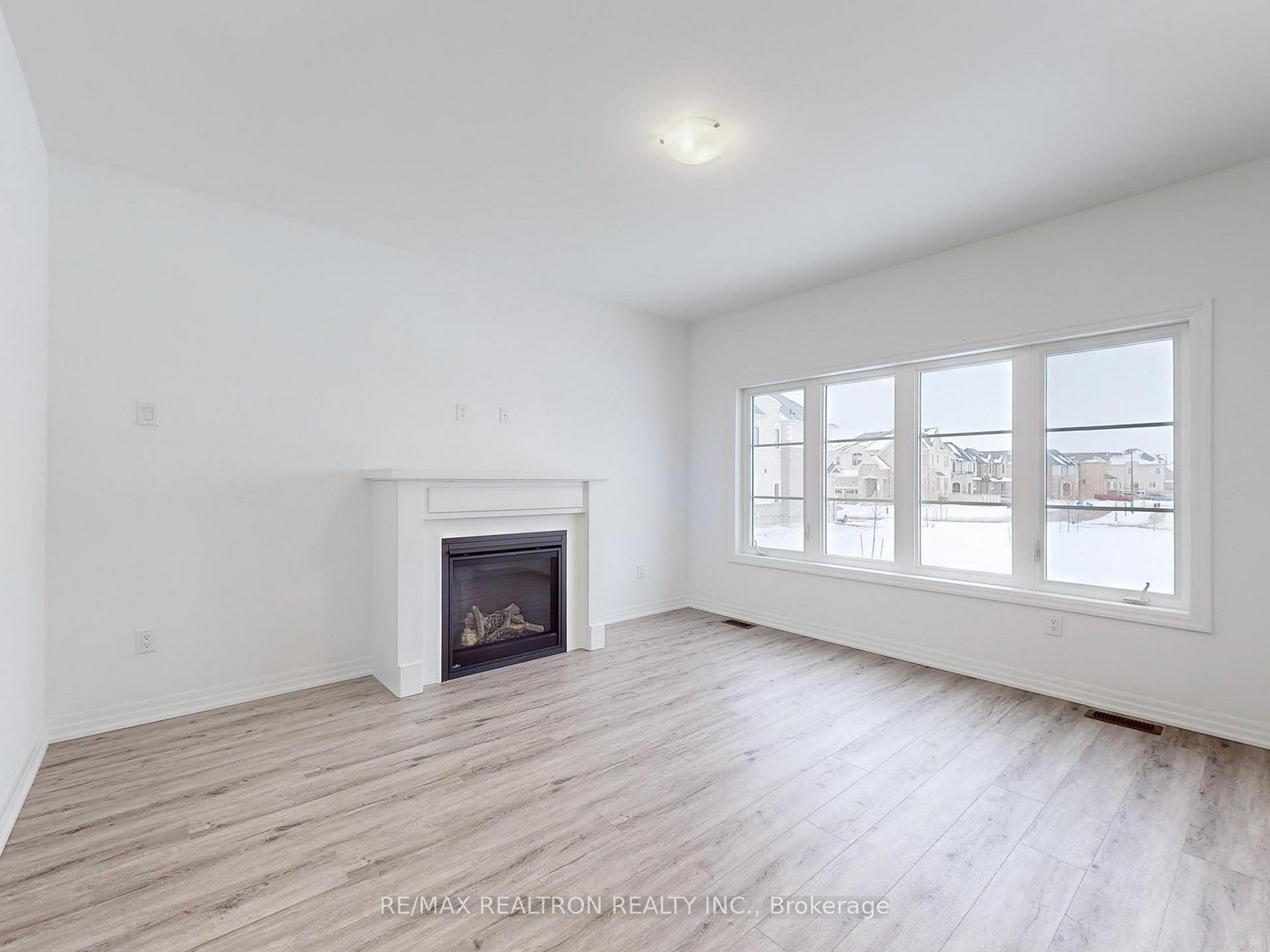 Photo 12 of 41 Donald Ingram Crescent, Georgina, Keswick North — HOMEH