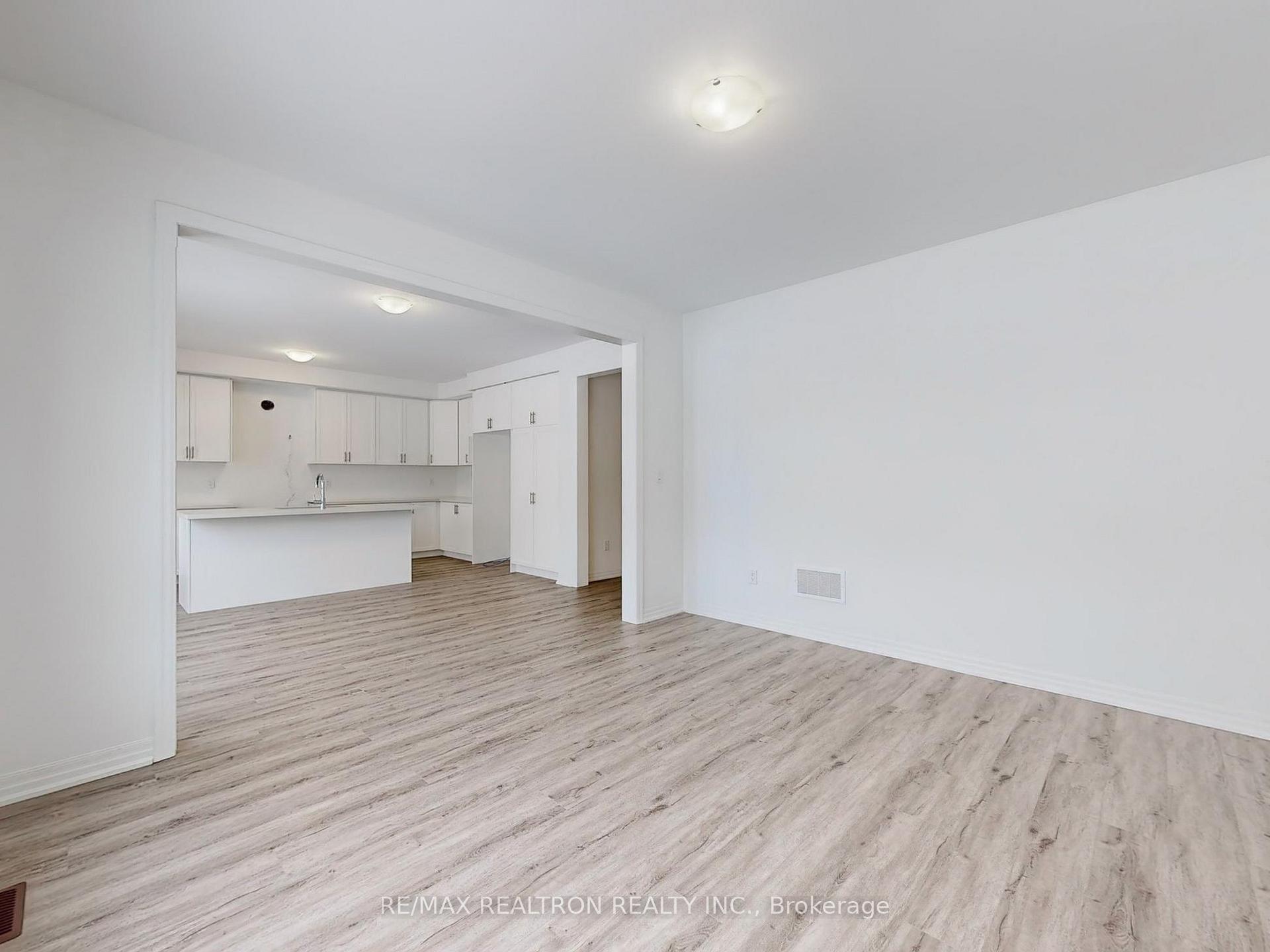 Photo 15 of 41 Donald Ingram Crescent, Georgina, Keswick North — HOMEH