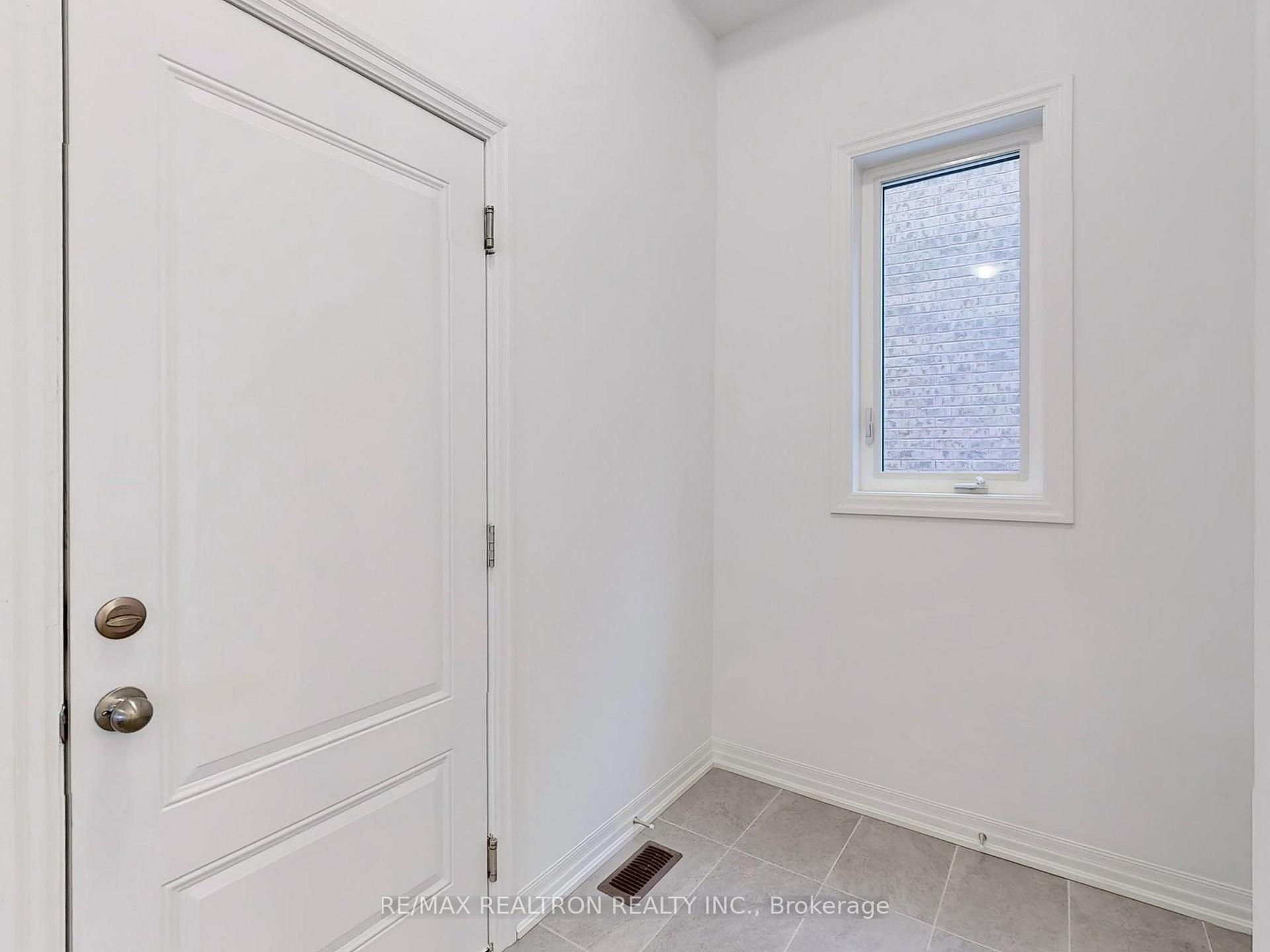 Photo 20 of 41 Donald Ingram Crescent, Georgina, Keswick North — HOMEH