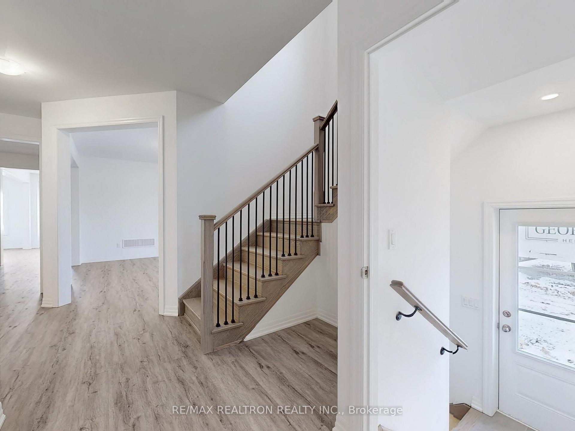 Photo 24 of 41 Donald Ingram Crescent, Georgina, Keswick North — HOMEH