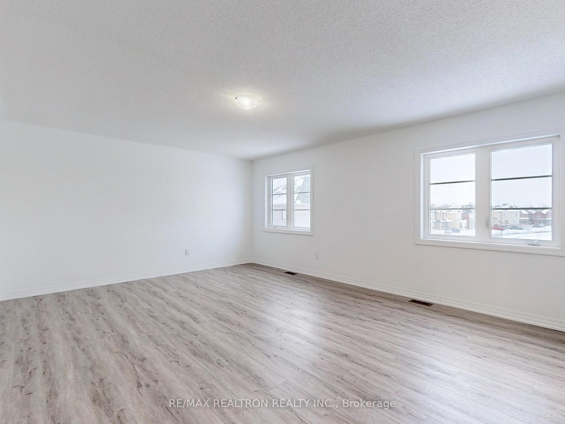 Photo 26 of 41 Donald Ingram Crescent, Georgina, Keswick North — HOMEH