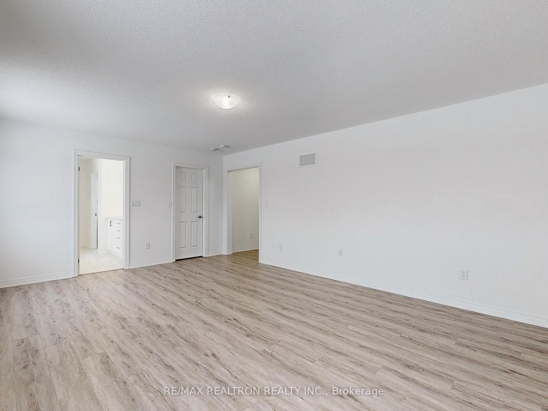 Photo 28 of 41 Donald Ingram Crescent, Georgina, Keswick North — HOMEH