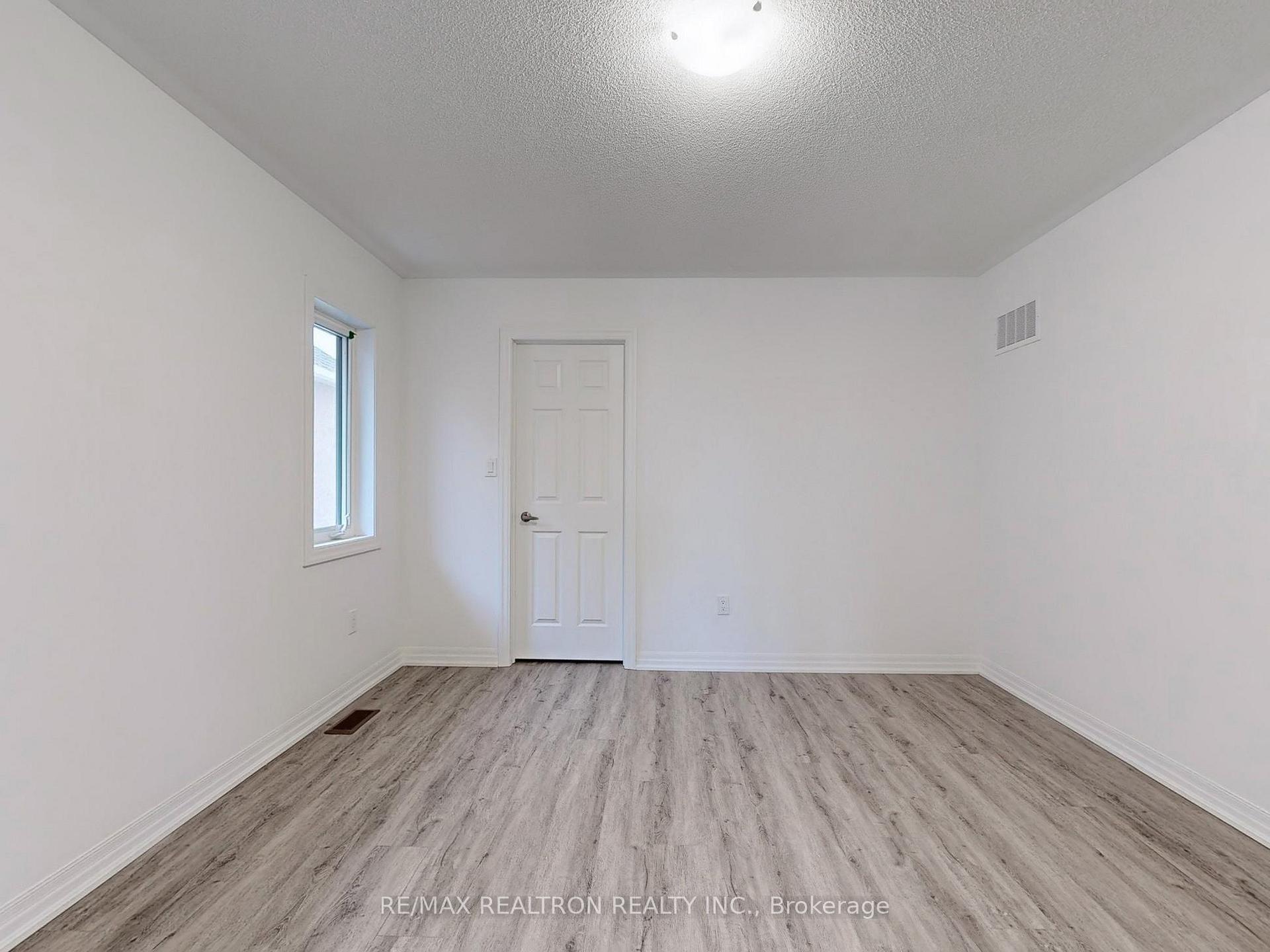 Photo 37 of 41 Donald Ingram Crescent, Georgina, Keswick North — HOMEH