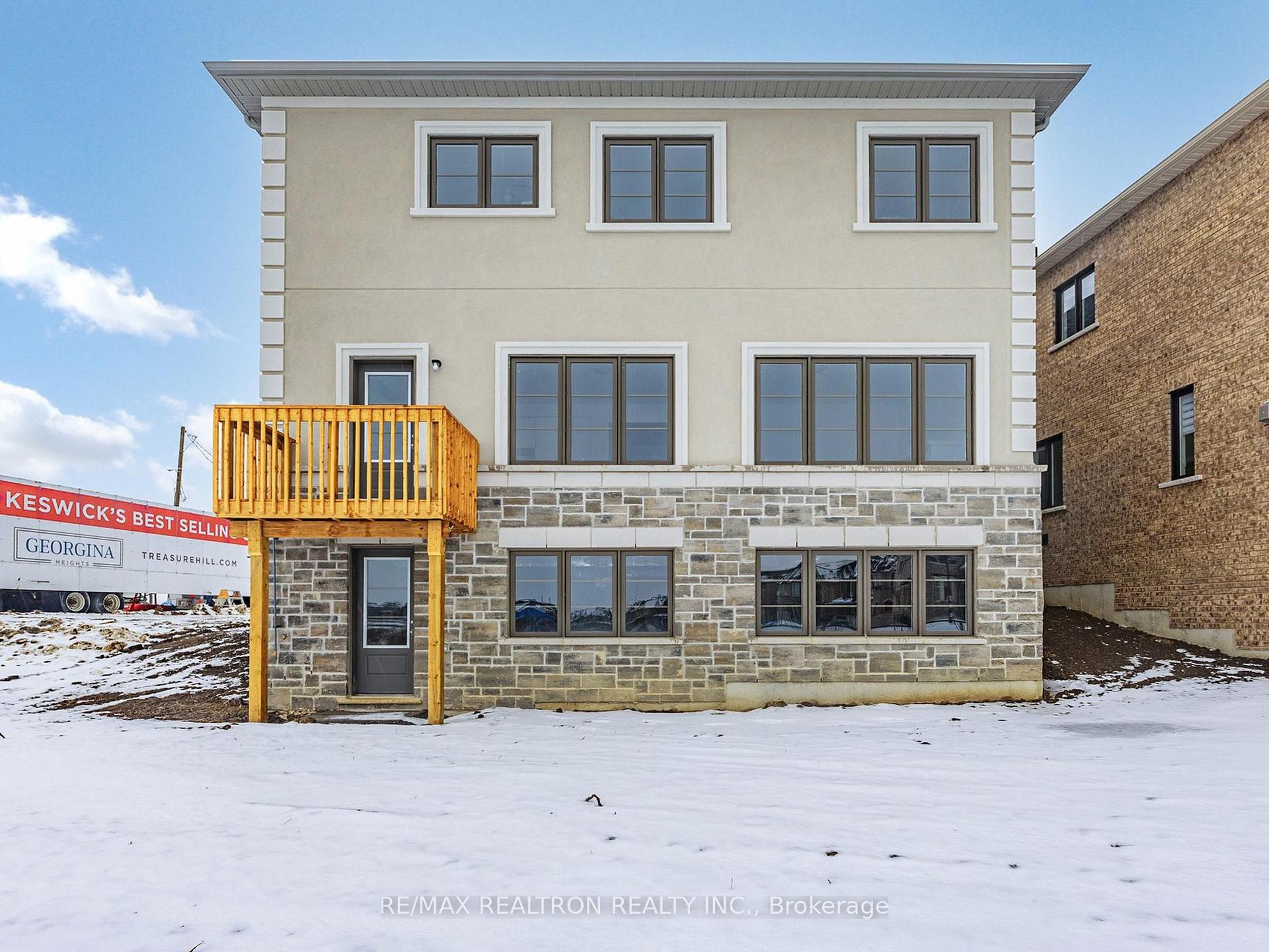 Photo 40 of 41 Donald Ingram Crescent, Georgina, Keswick North — HOMEH