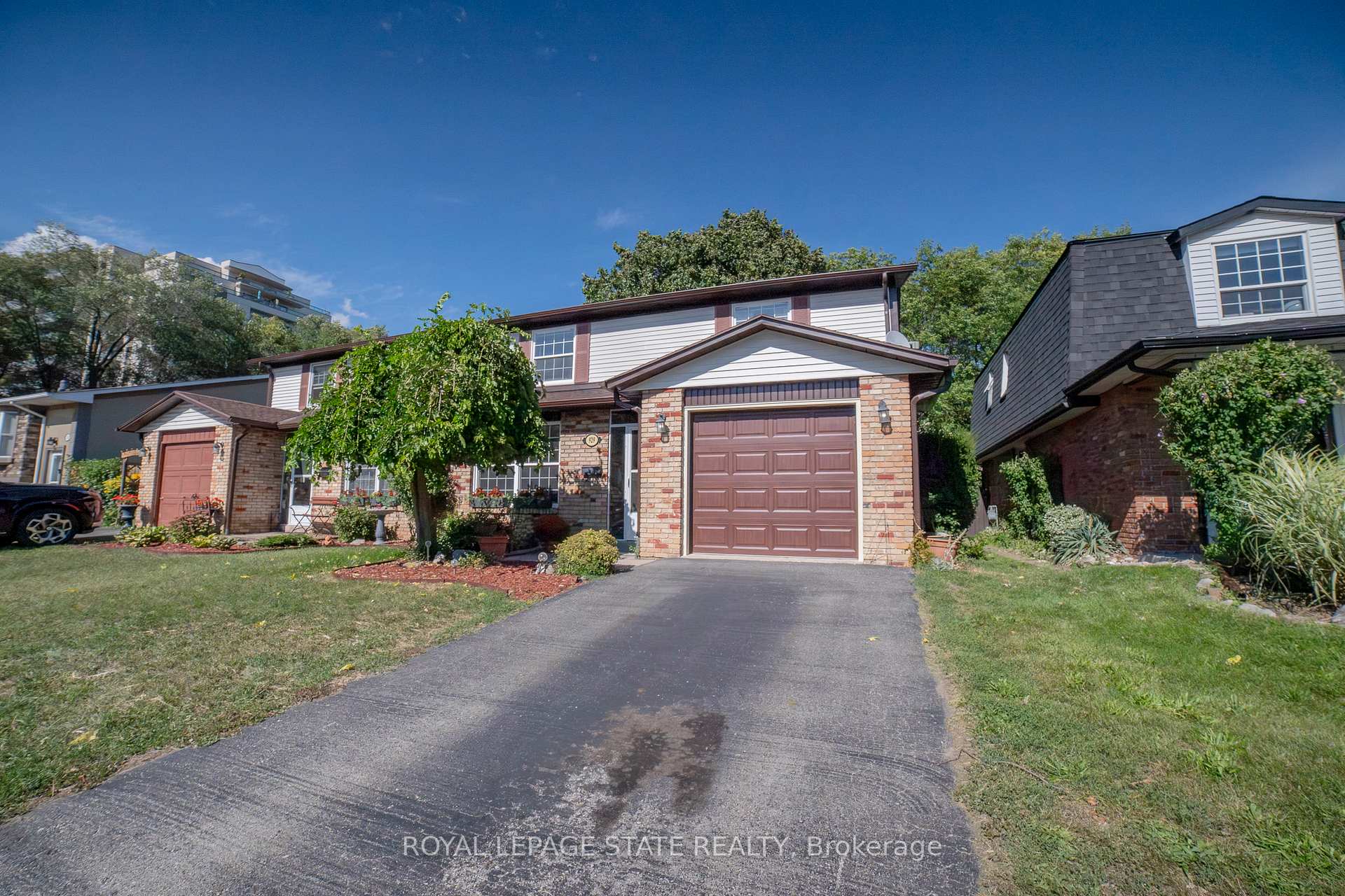 Photo 2 of 929 Daryl Drive, Burlington, Bayview — HOMEH