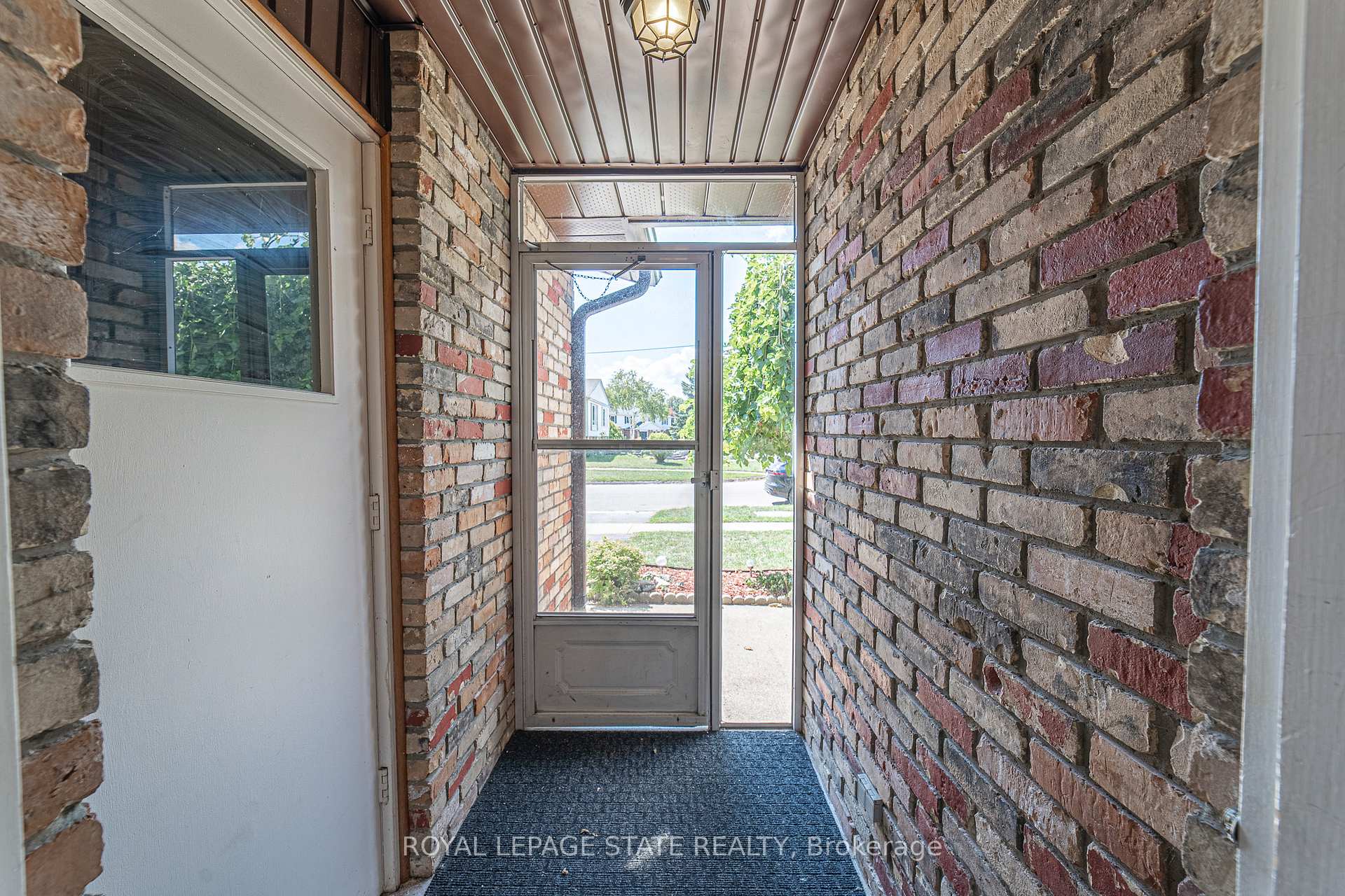 Photo 4 of 929 Daryl Drive, Burlington, Bayview — HOMEH