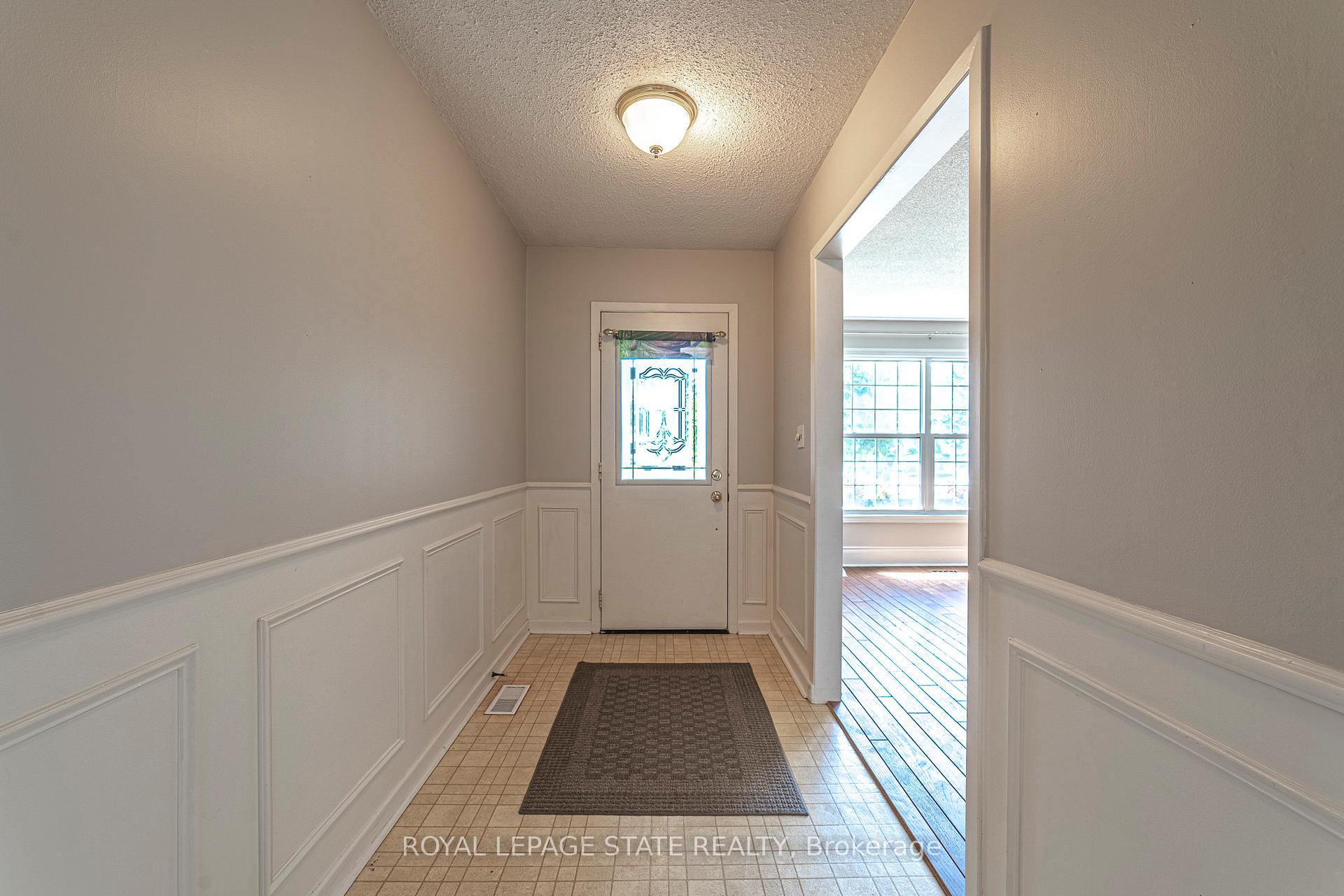 Photo 5 of 929 Daryl Drive, Burlington, Bayview — HOMEH