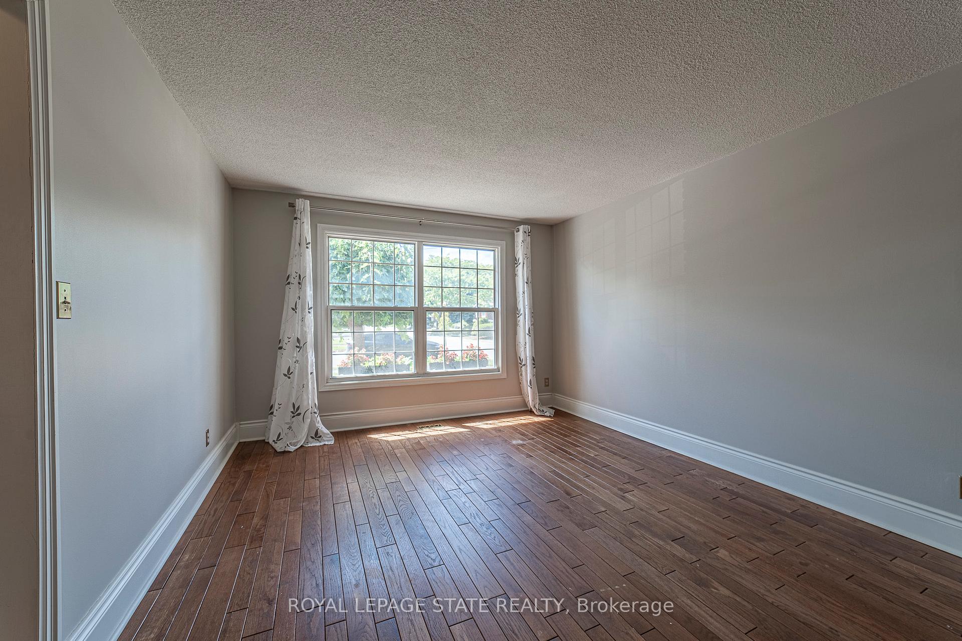 Photo 8 of 929 Daryl Drive, Burlington, Bayview — HOMEH