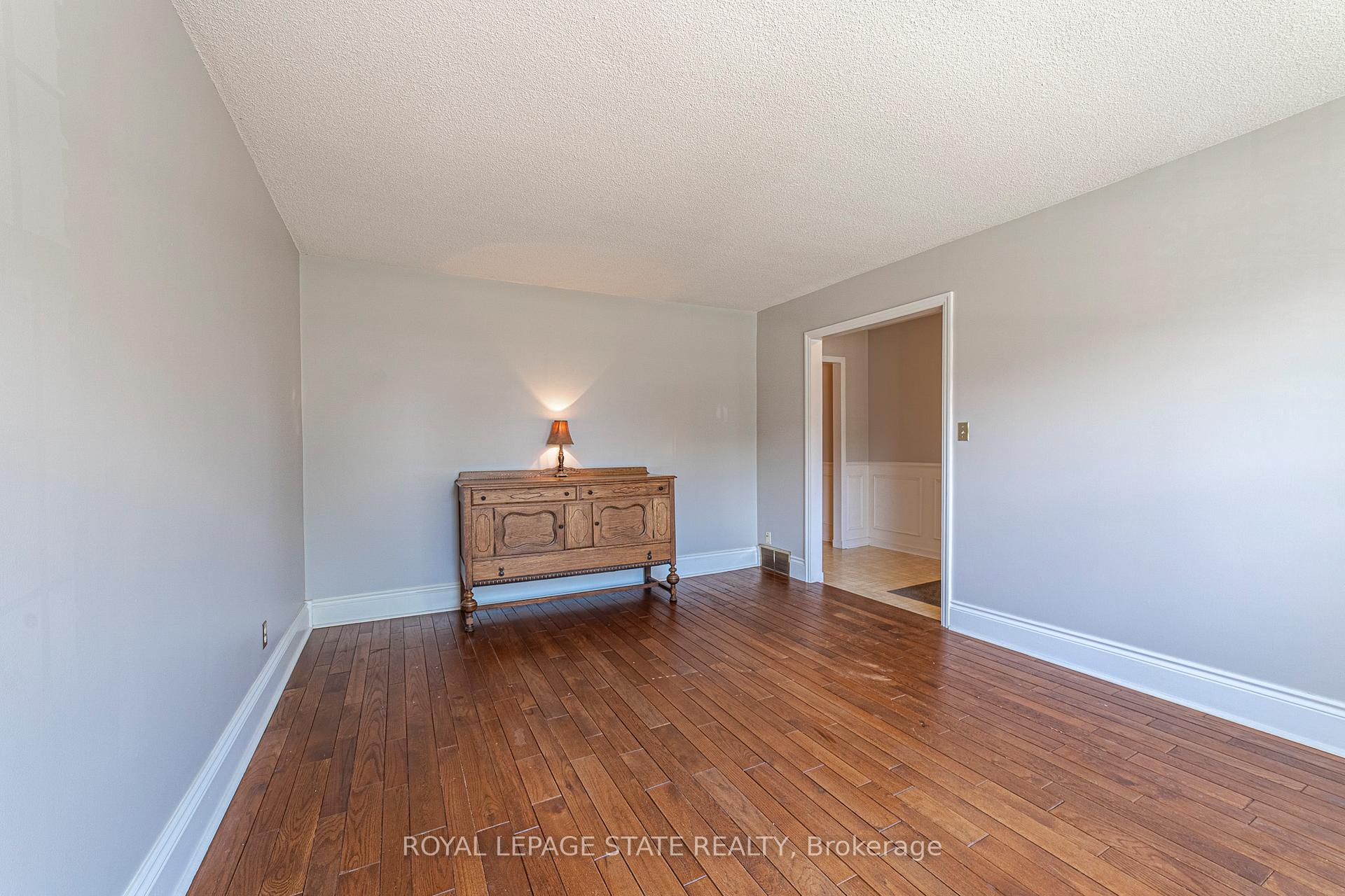 Photo 9 of 929 Daryl Drive, Burlington, Bayview — HOMEH