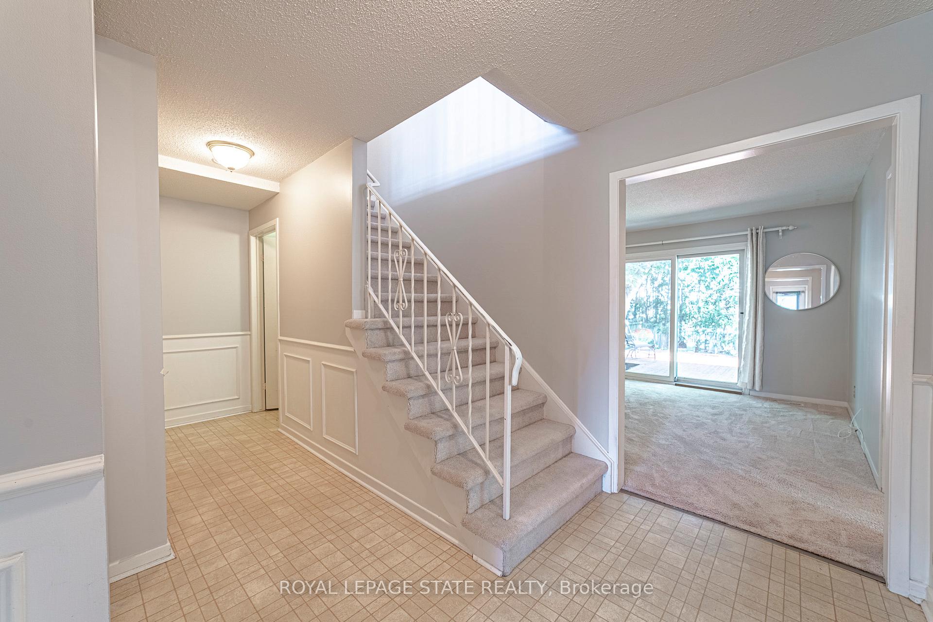 Photo 10 of 929 Daryl Drive, Burlington, Bayview — HOMEH