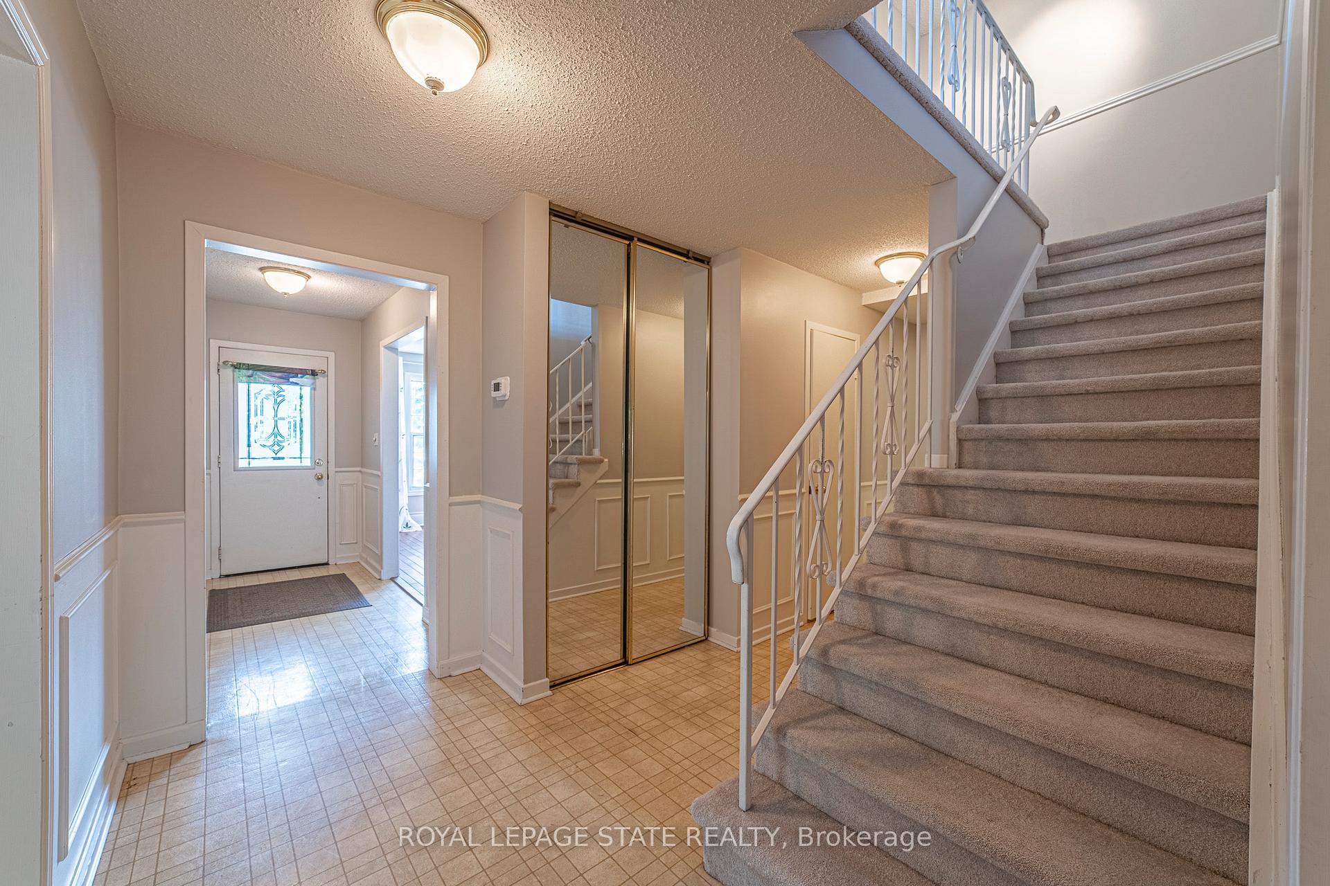 Photo 11 of 929 Daryl Drive, Burlington, Bayview — HOMEH