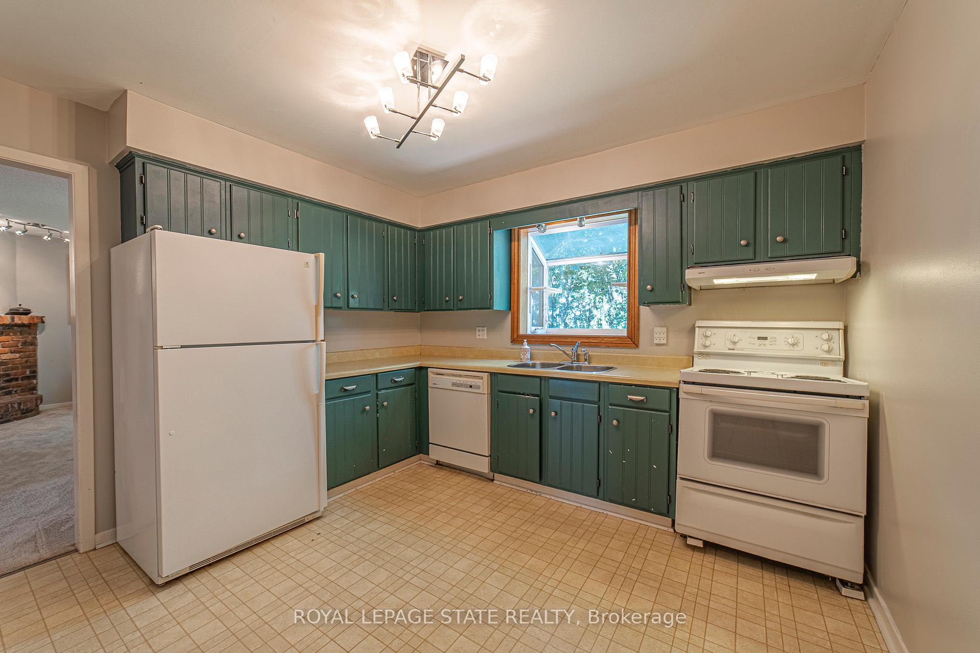 Photo 16 of 929 Daryl Drive, Burlington, Bayview — HOMEH