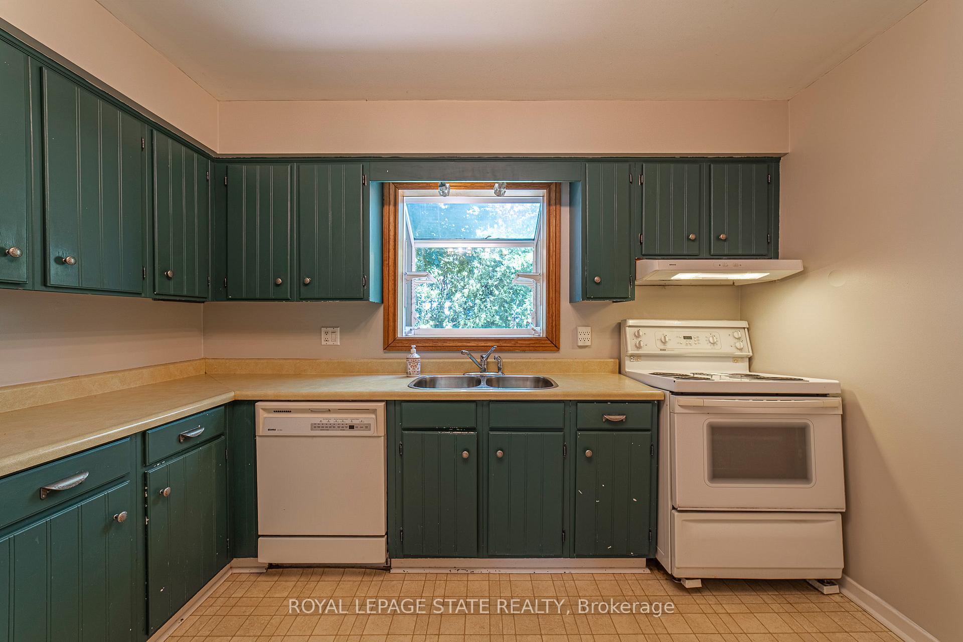 Photo 17 of 929 Daryl Drive, Burlington, Bayview — HOMEH