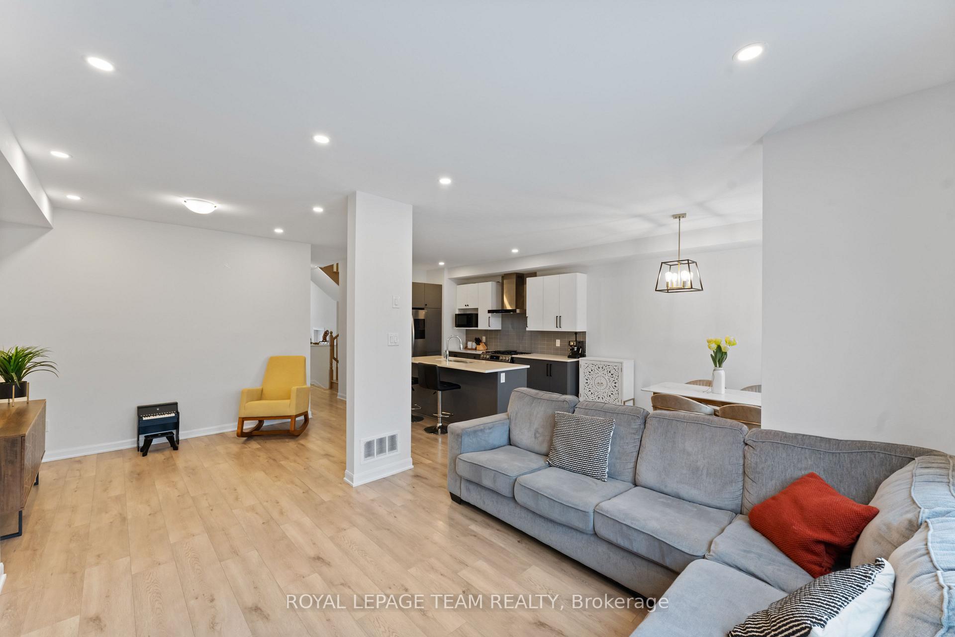 Photo 4 of 141 Maynooth Court, Ottawa, Barrhaven - Half Moon Bay — HOMEH