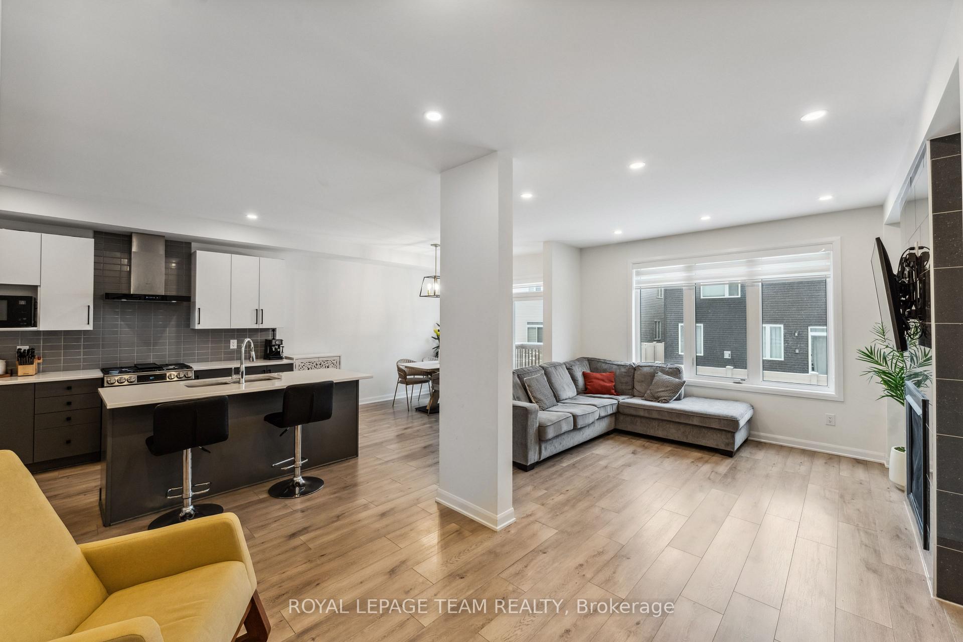 Photo 5 of 141 Maynooth Court, Ottawa, Barrhaven - Half Moon Bay — HOMEH